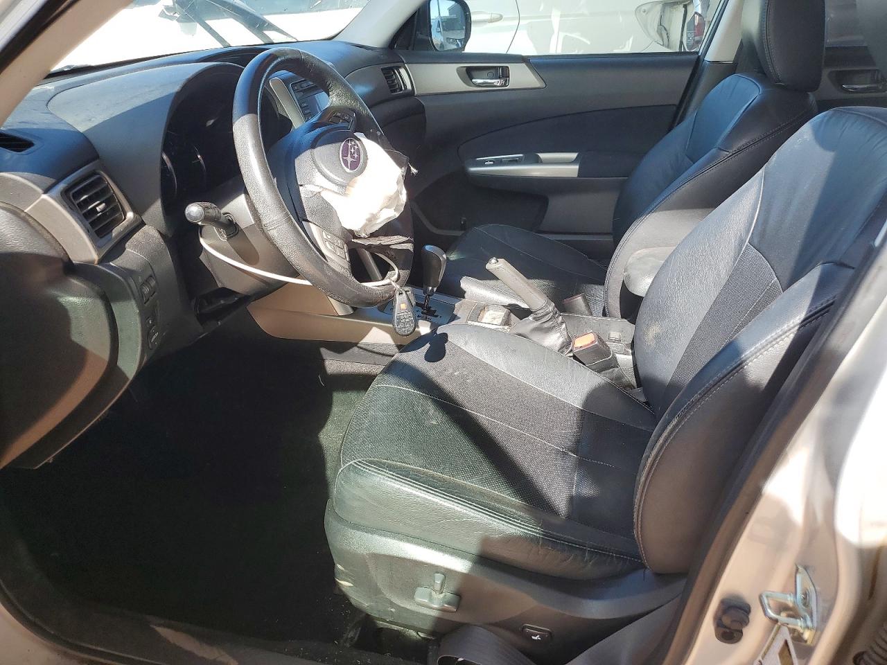 2010 Subaru Forester 2.5x Limited Silver vin: JF2SH6DCXAH913717