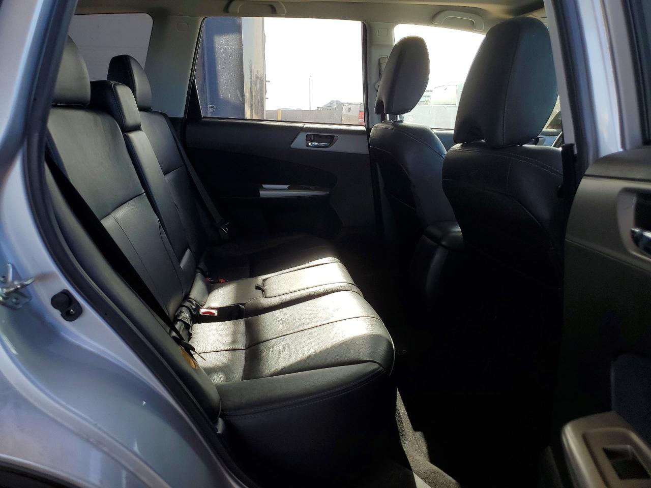 2010 Subaru Forester 2.5x Limited Silver vin: JF2SH6DCXAH913717