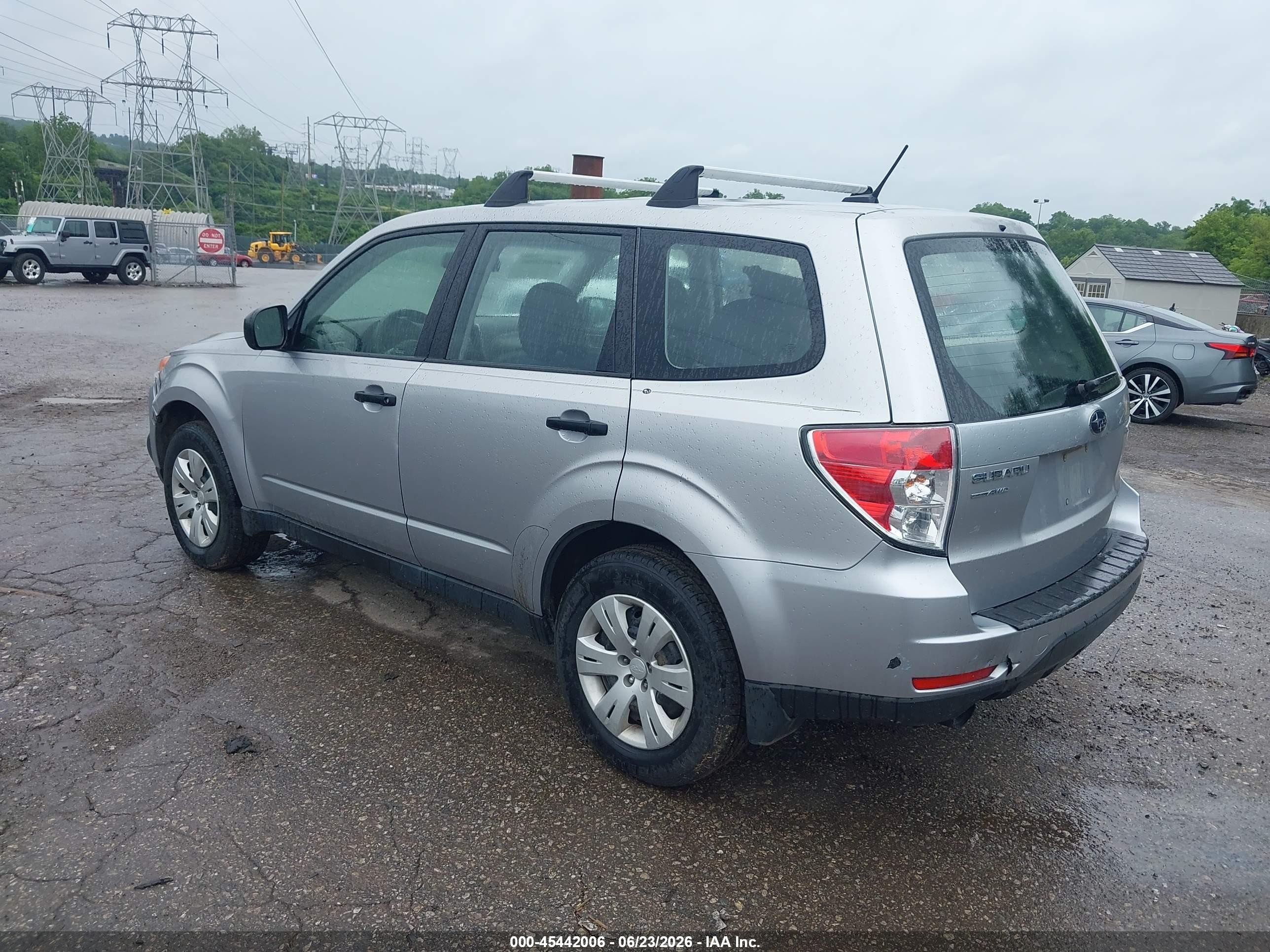 2013 Subaru Forester 2.5x Silver vin: JF2SHAAC9DH414242