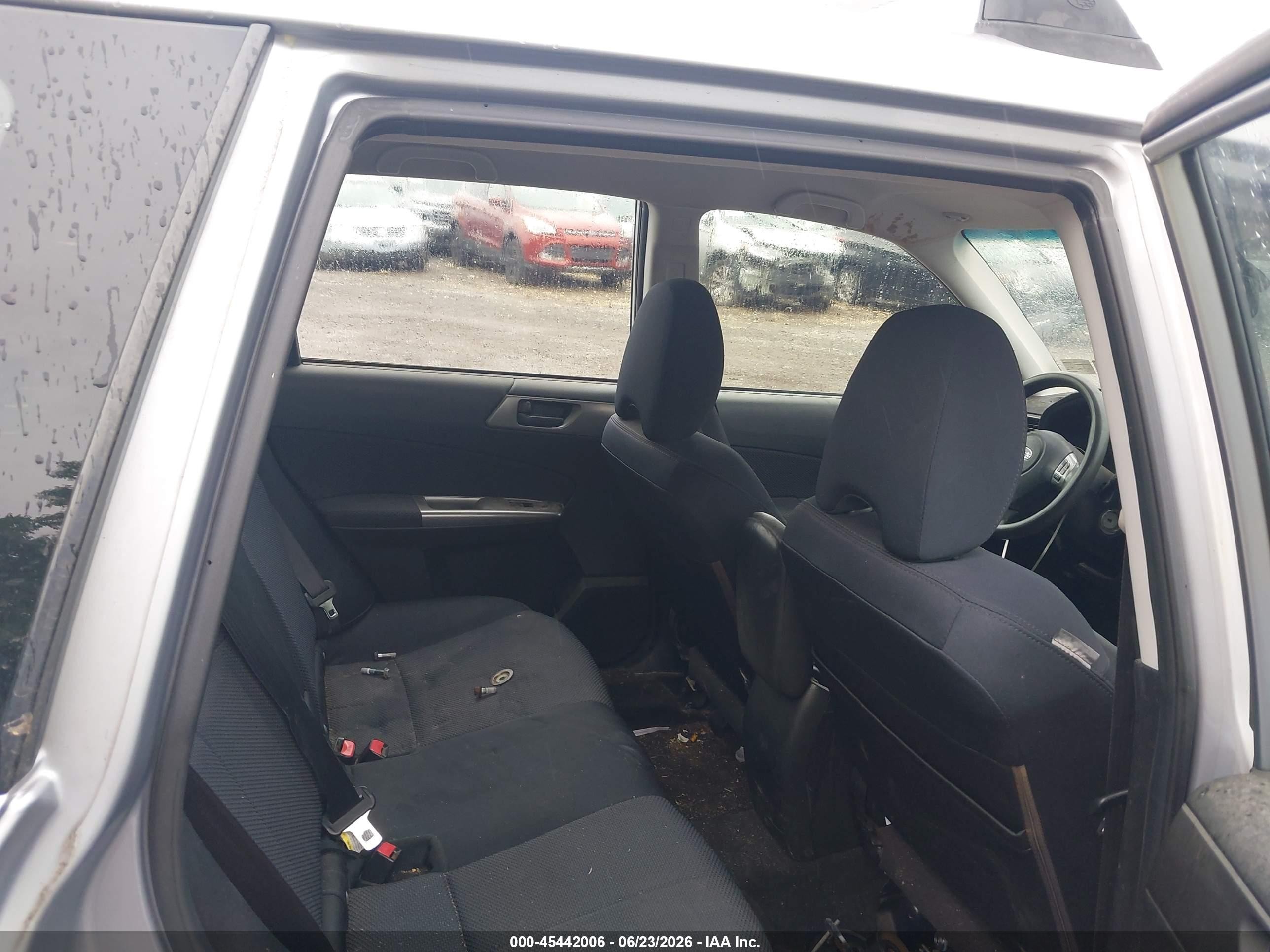 2013 Subaru Forester 2.5x Silver vin: JF2SHAAC9DH414242