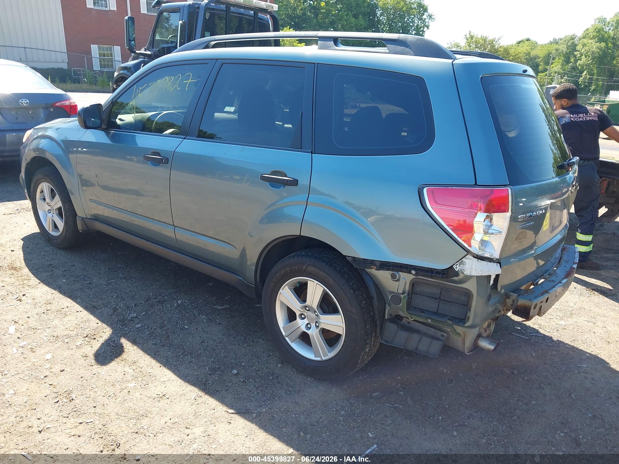 2011 Subaru Forester 2.5x Green vin: JF2SHABC0BH741981