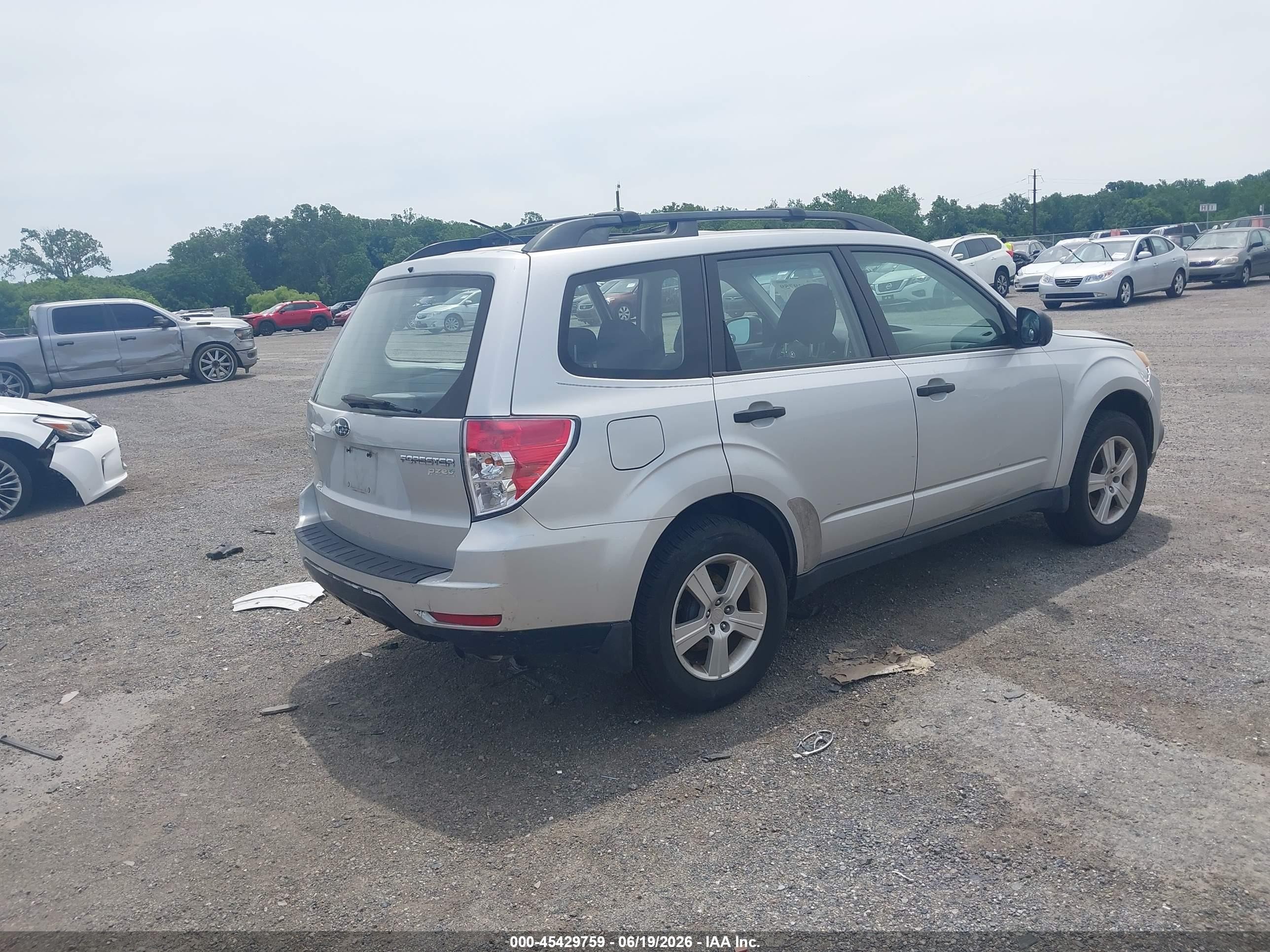 2011 Subaru Forester 2.5x Silver vin: JF2SHABC0BH766315