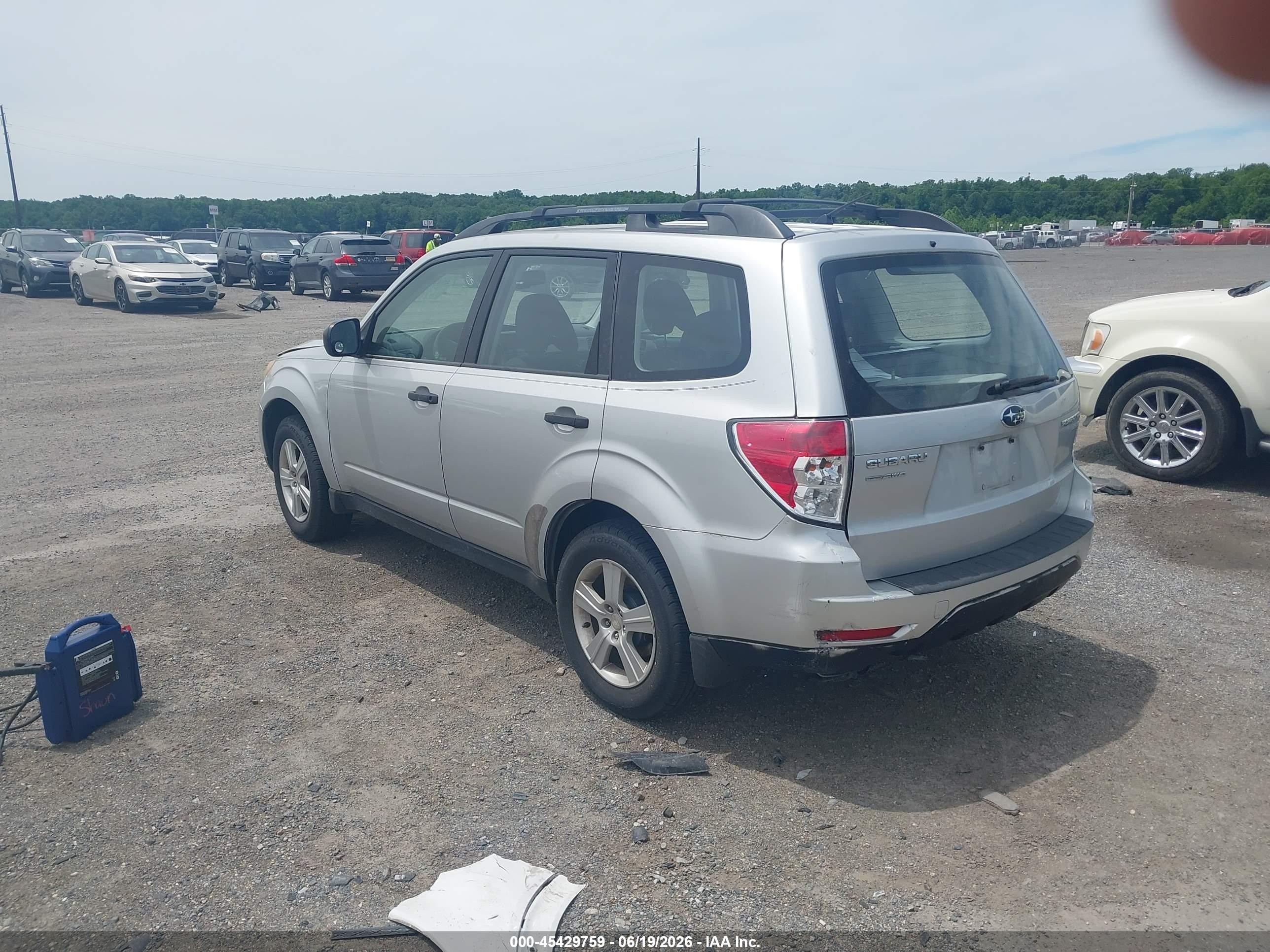 2011 Subaru Forester 2.5x Silver vin: JF2SHABC0BH766315