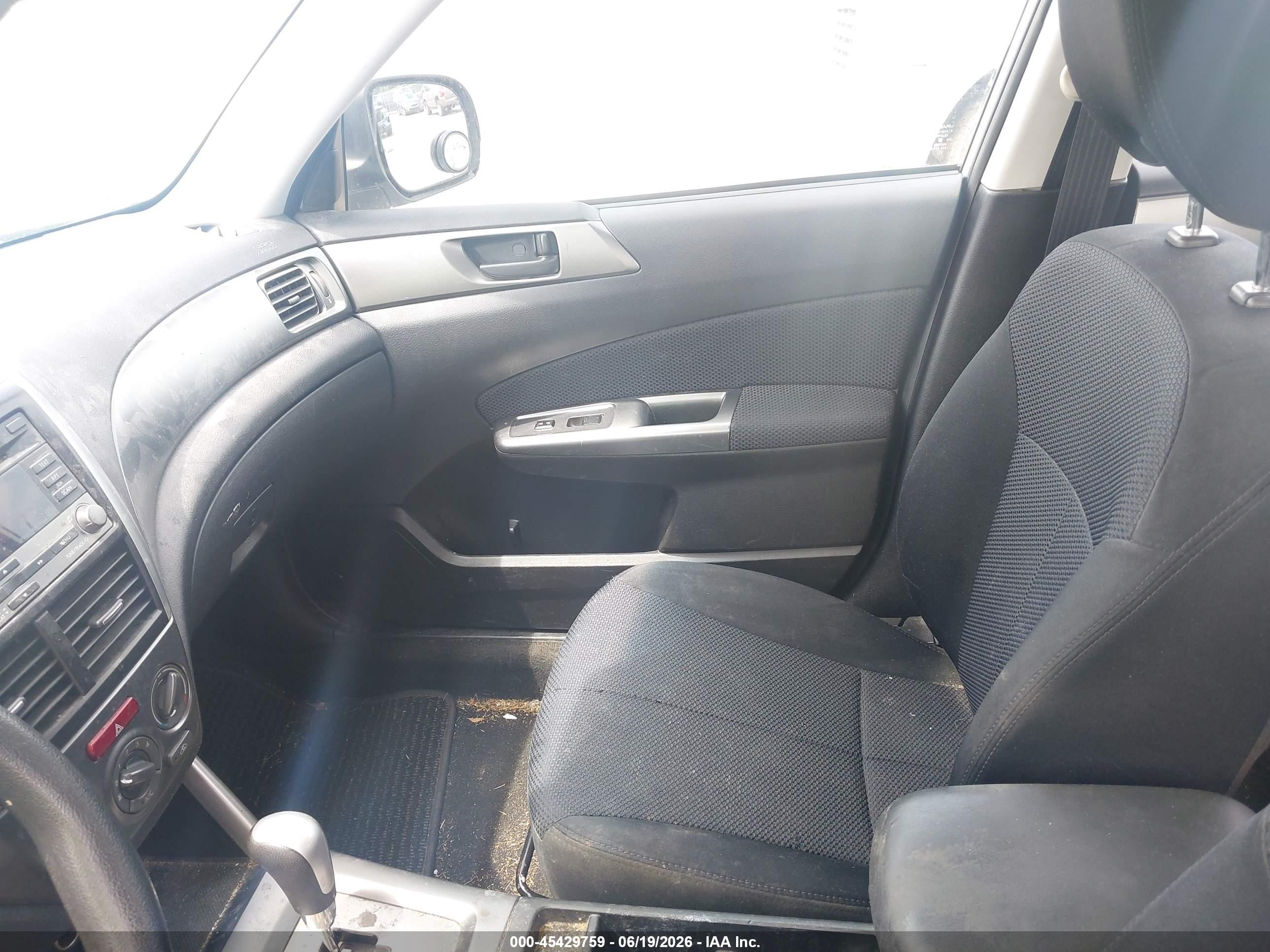 2011 Subaru Forester 2.5x Silver vin: JF2SHABC0BH766315