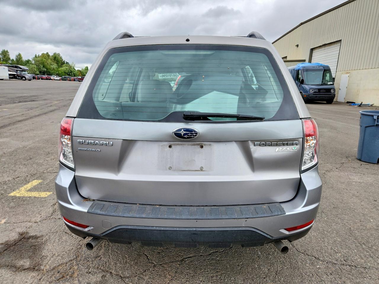 2011 Subaru Forester 2.5x Silver vin: JF2SHABC0BH777833