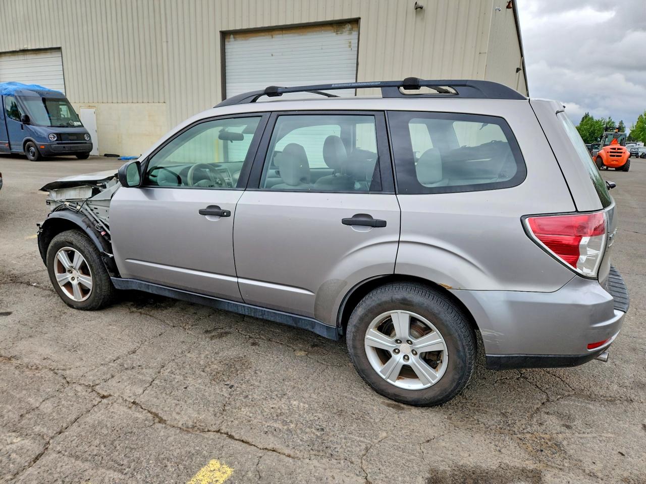 2011 Subaru Forester 2.5x Silver vin: JF2SHABC0BH777833