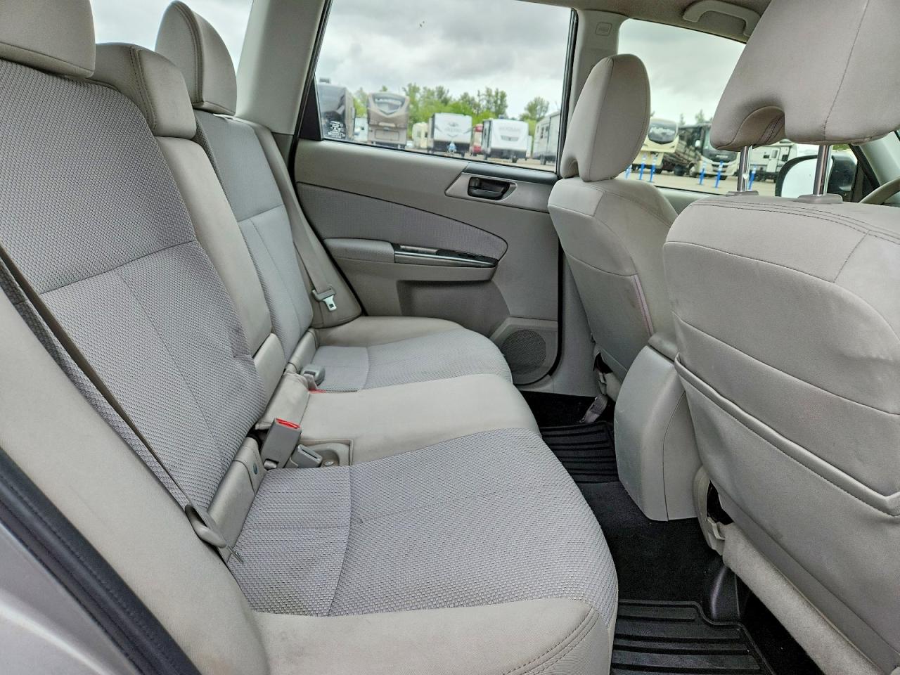 2011 Subaru Forester 2.5x Silver vin: JF2SHABC0BH777833