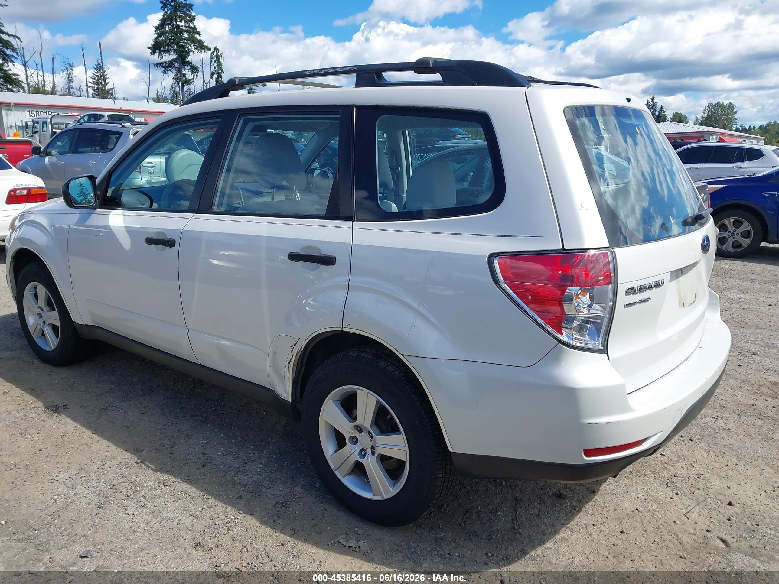 2011 Subaru Forester 2.5x White vin: JF2SHABC1BH732898