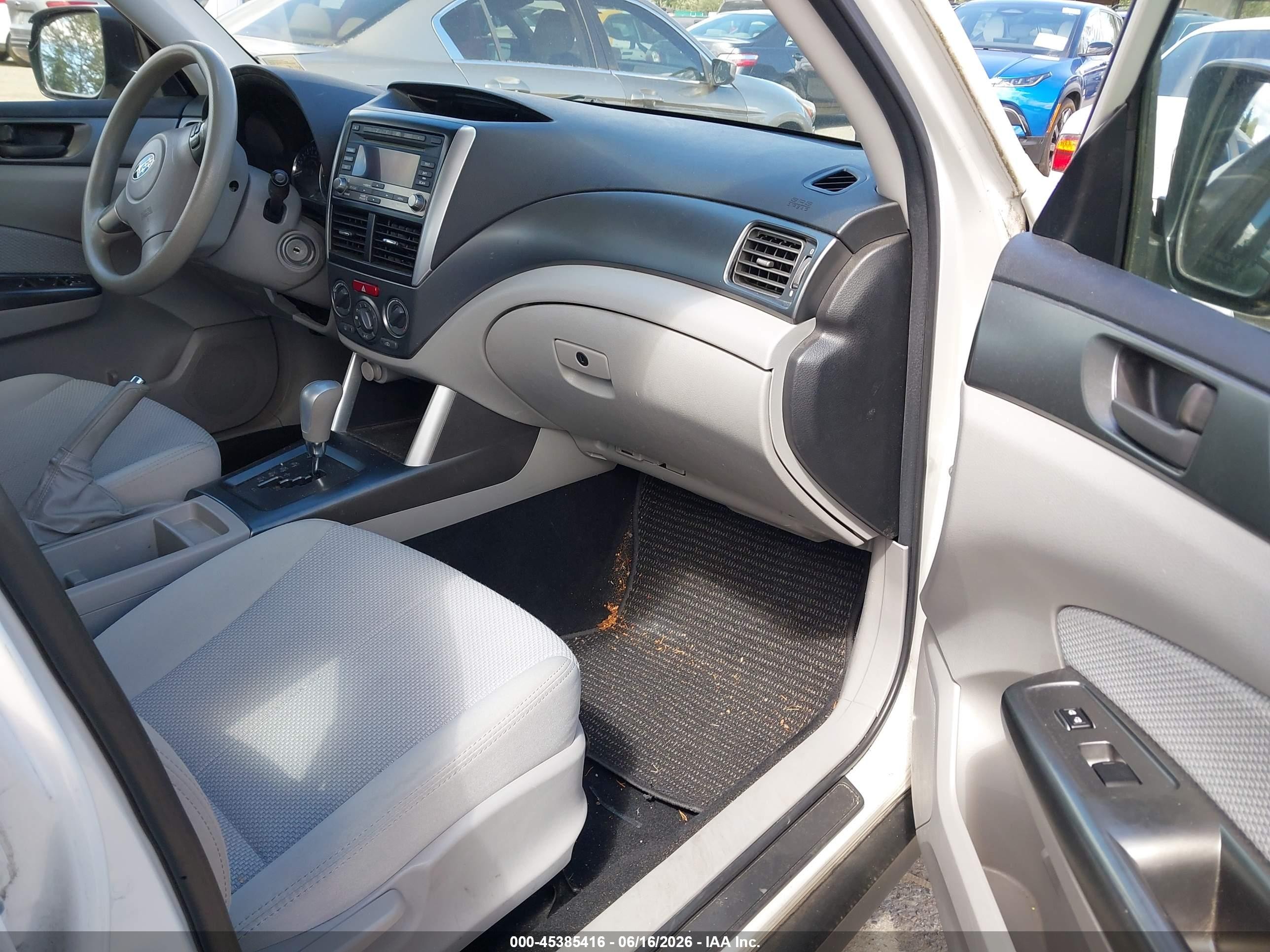 2011 Subaru Forester 2.5x White vin: JF2SHABC1BH732898
