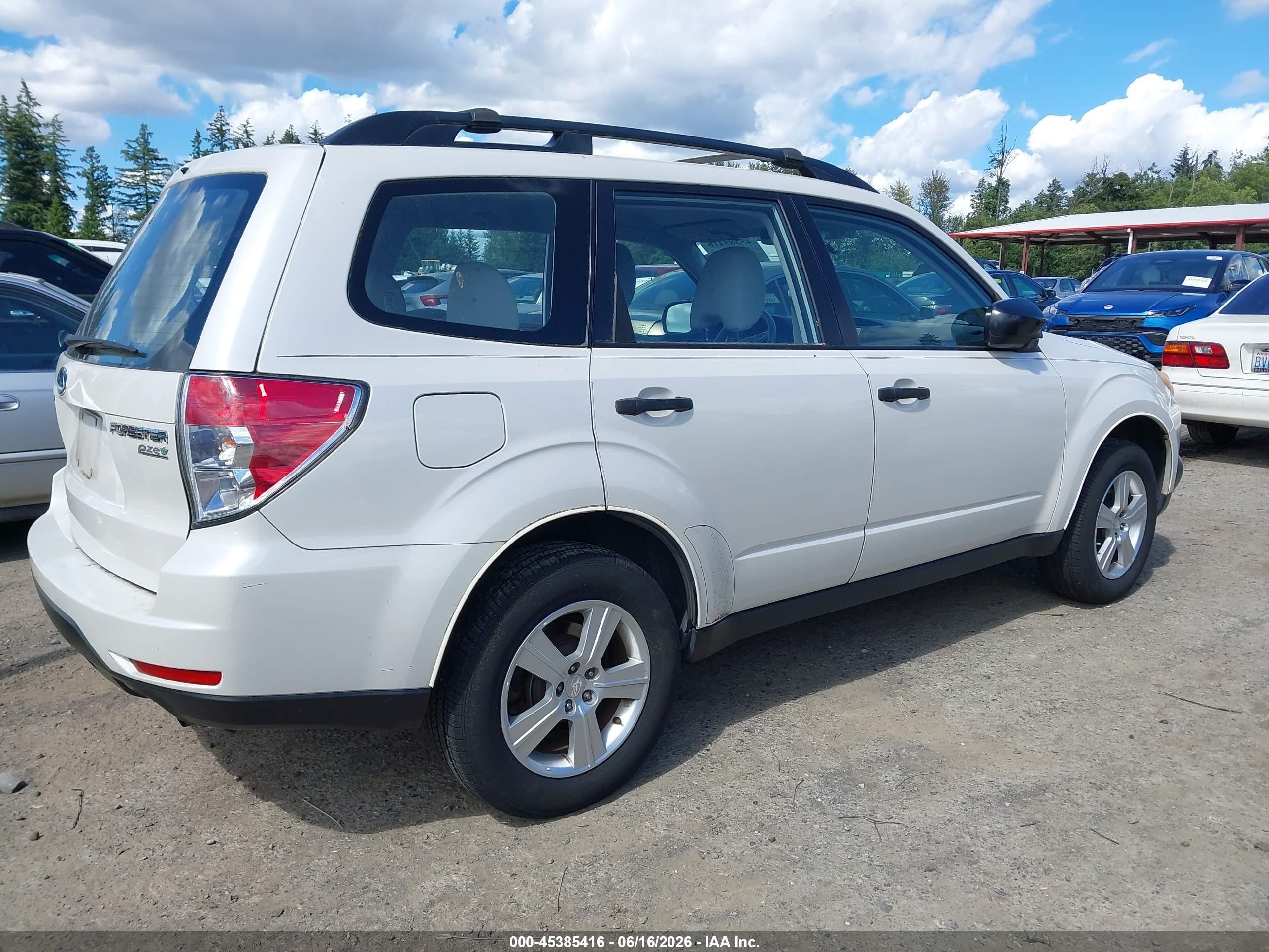 2011 Subaru Forester 2.5x White vin: JF2SHABC1BH732898
