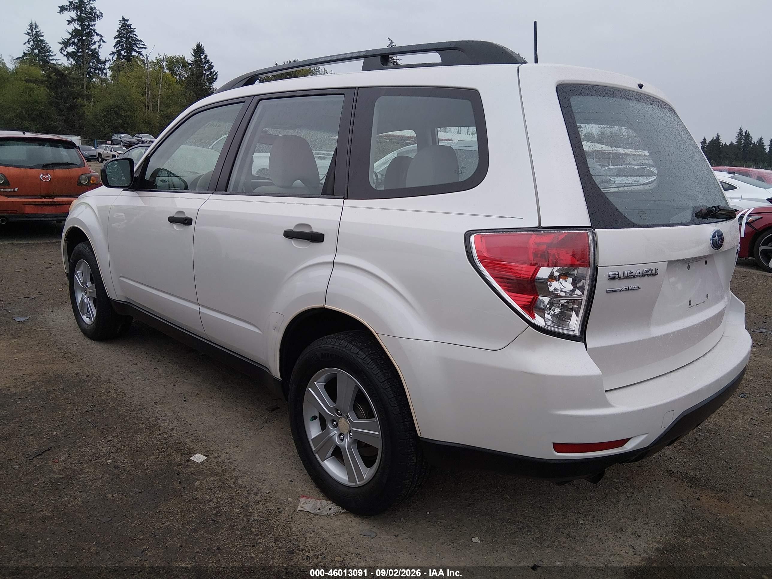2011 Subaru Forester 2.5x Белый vin: JF2SHABC1BH739897