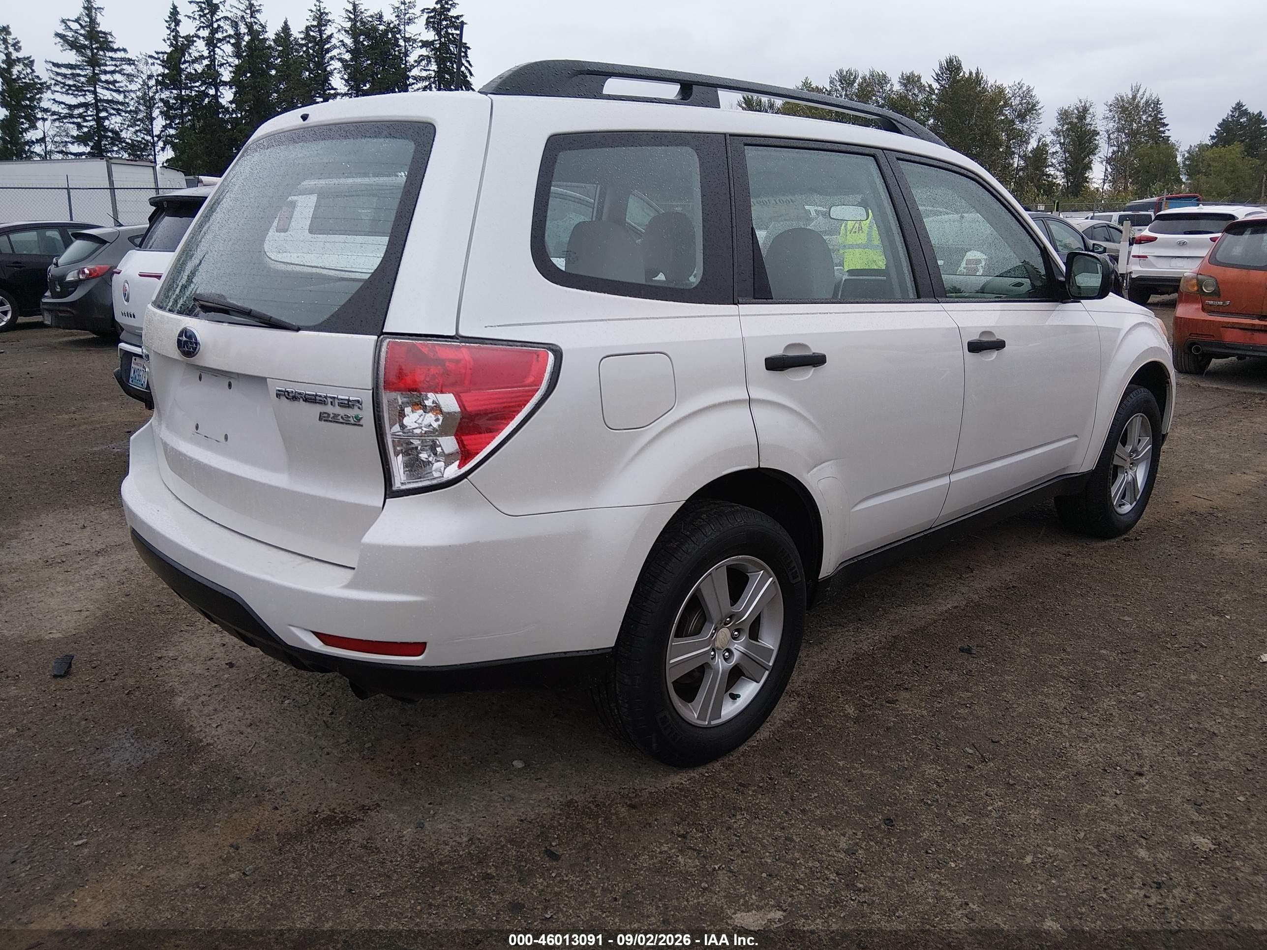 2011 Subaru Forester 2.5x Белый vin: JF2SHABC1BH739897