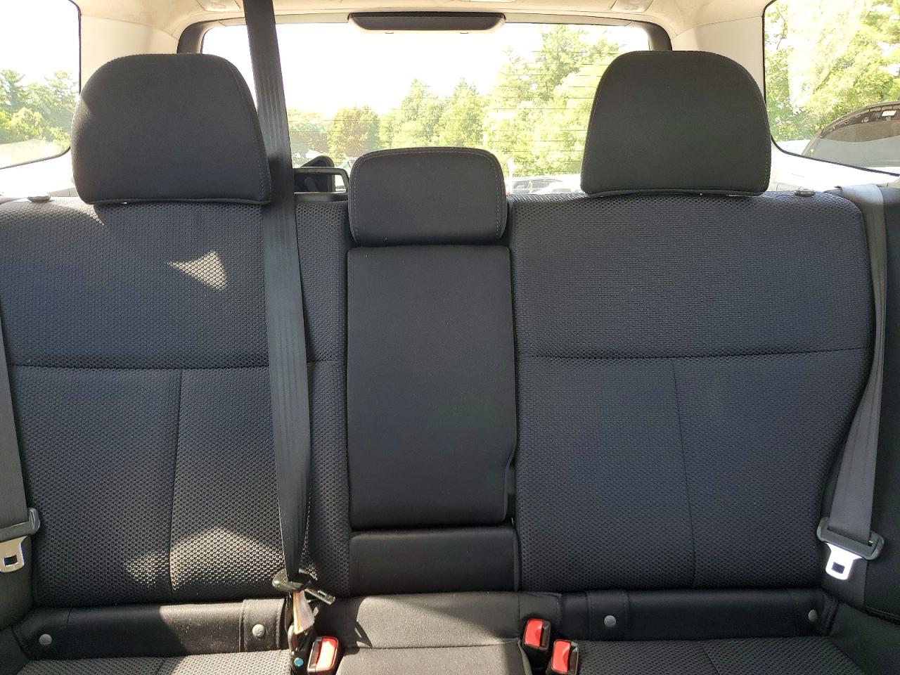 2011 Subaru Forester 2.5x Silver vin: JF2SHABC1BH776285
