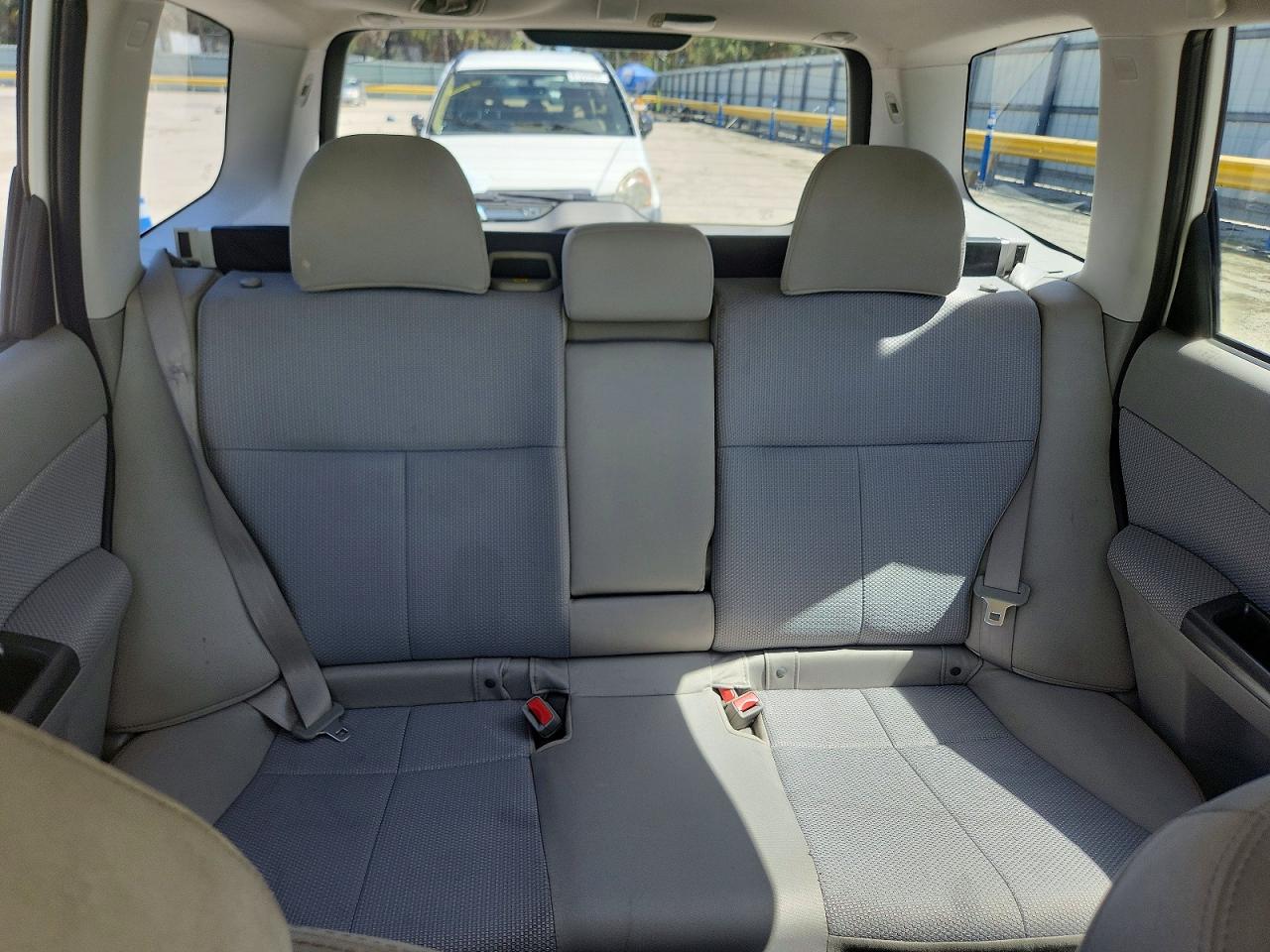 2012 Subaru Forester 2.5x White vin: JF2SHABC1CH451721