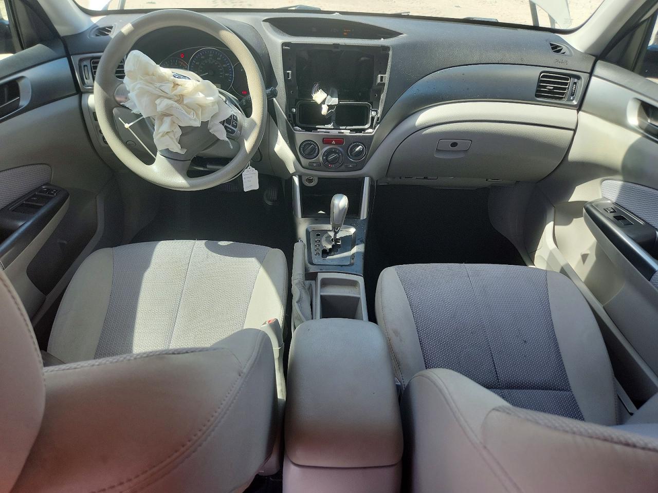 2012 Subaru Forester 2.5x White vin: JF2SHABC1CH451721