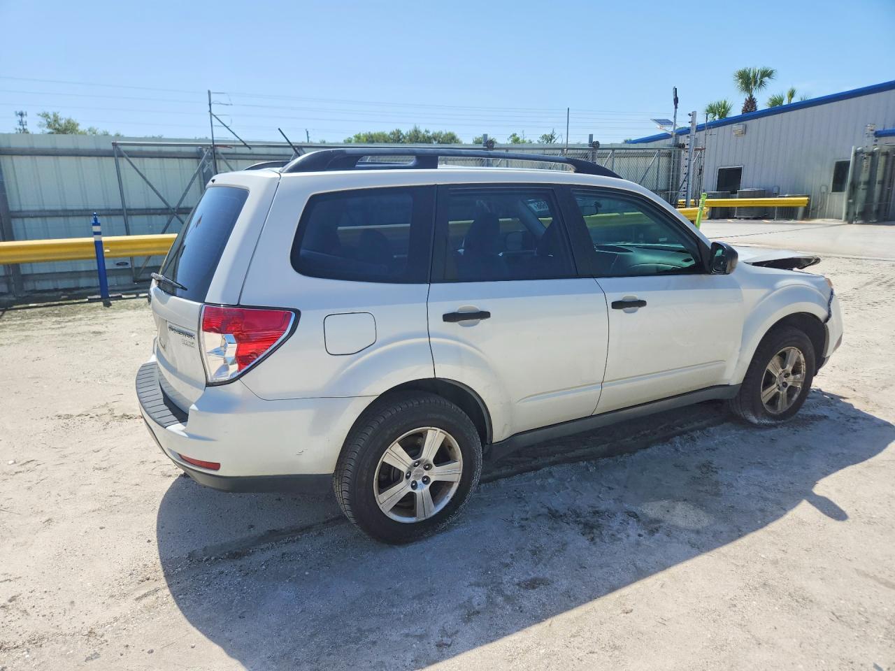 2012 Subaru Forester 2.5x White vin: JF2SHABC1CH451721