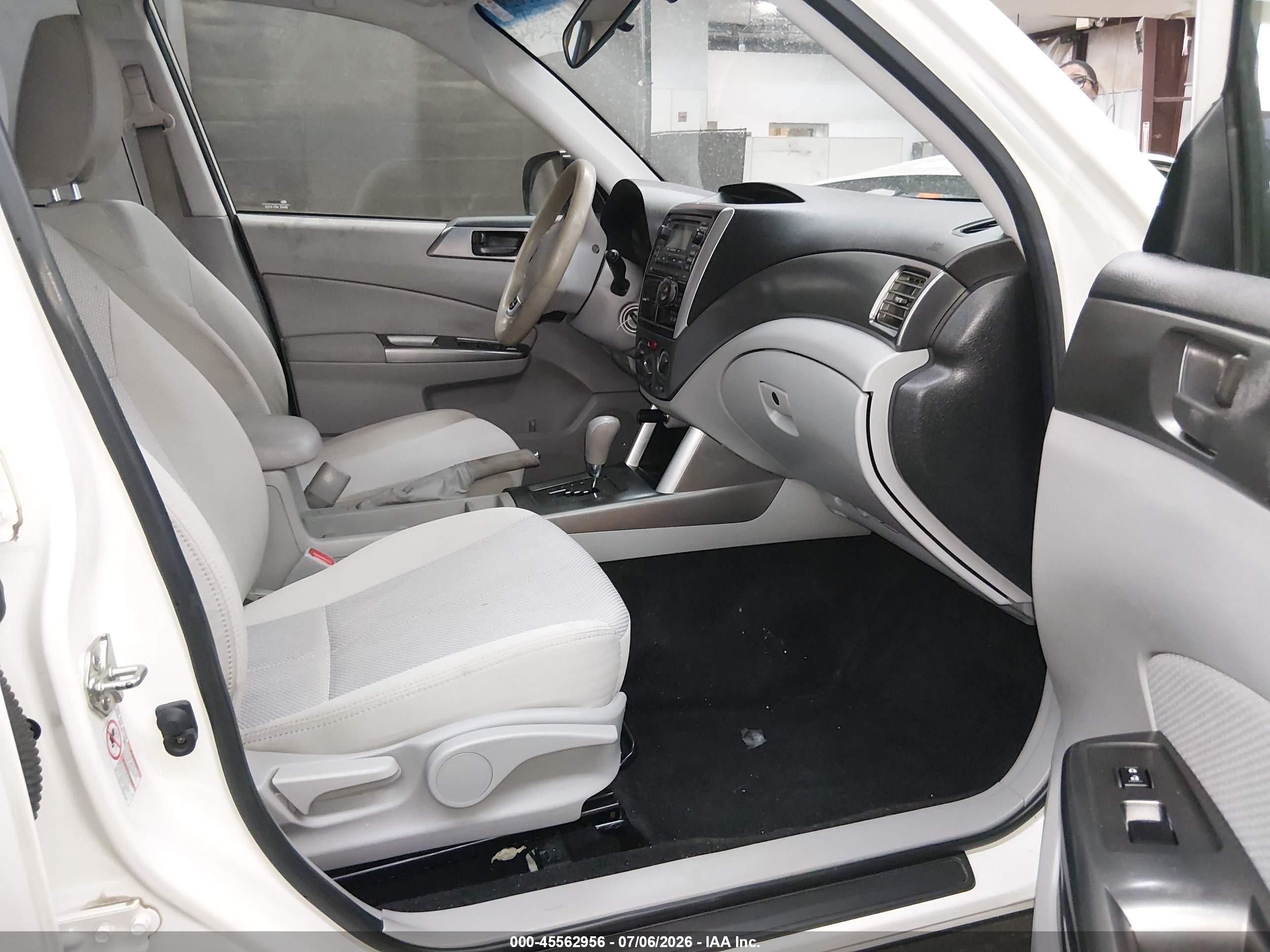 2013 Subaru Forester 2.5x White vin: JF2SHABC1DH442695