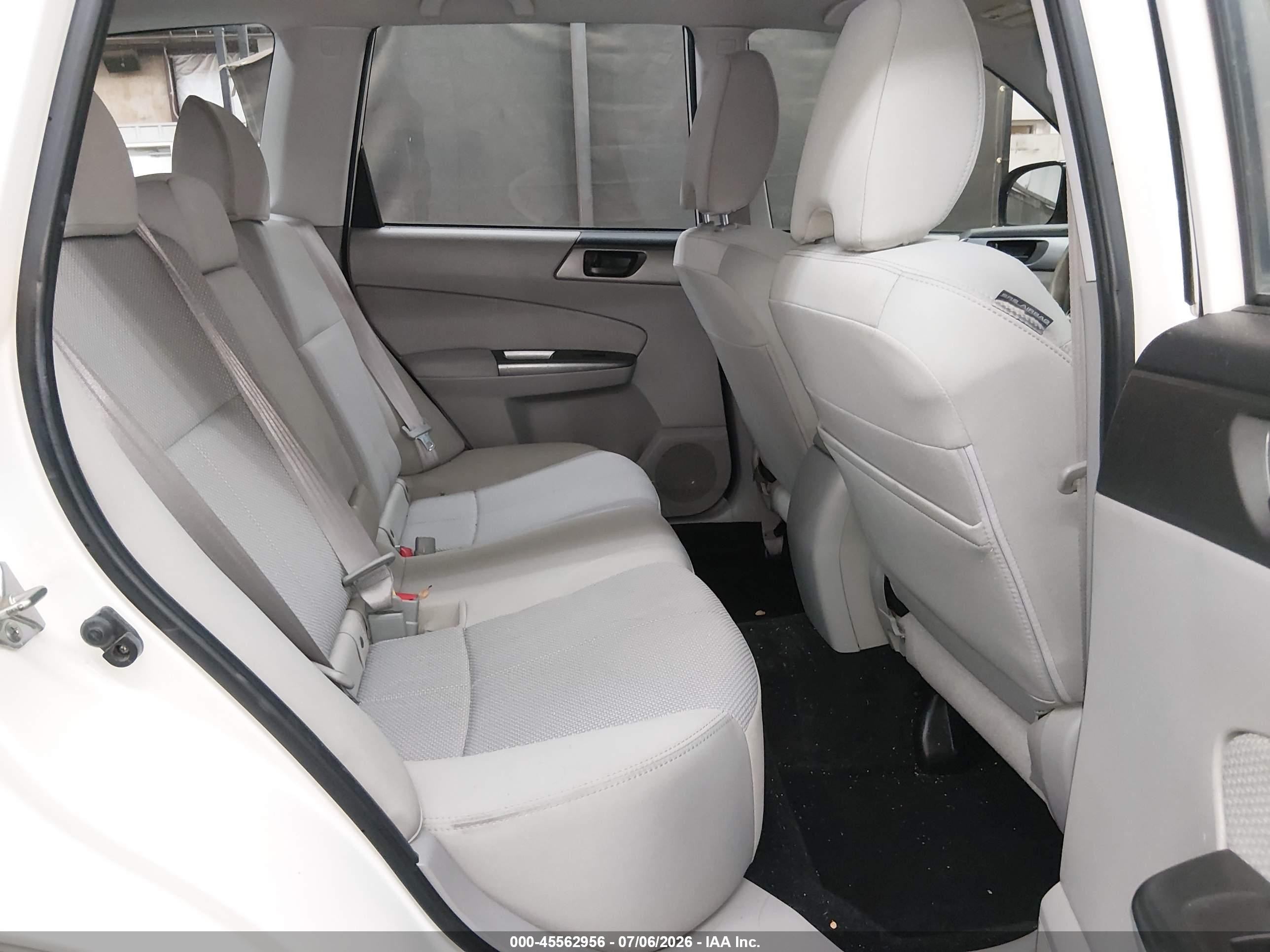 2013 Subaru Forester 2.5x White vin: JF2SHABC1DH442695