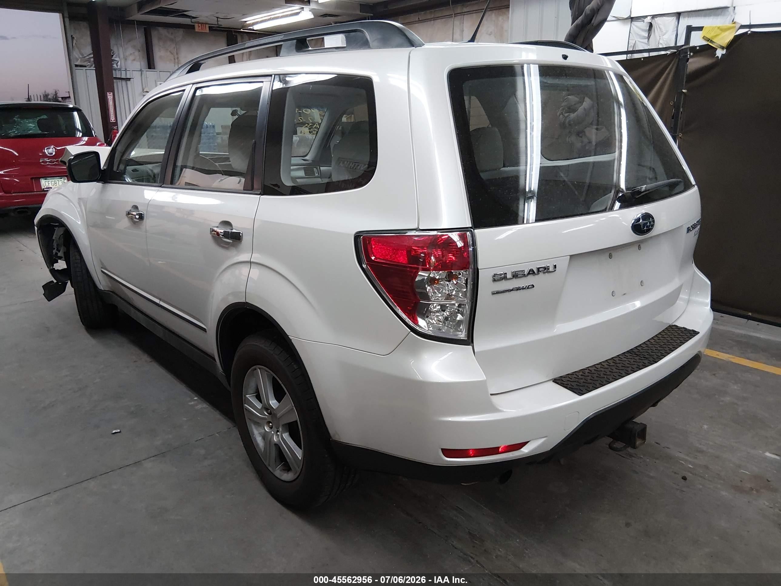 2013 Subaru Forester 2.5x White vin: JF2SHABC1DH442695