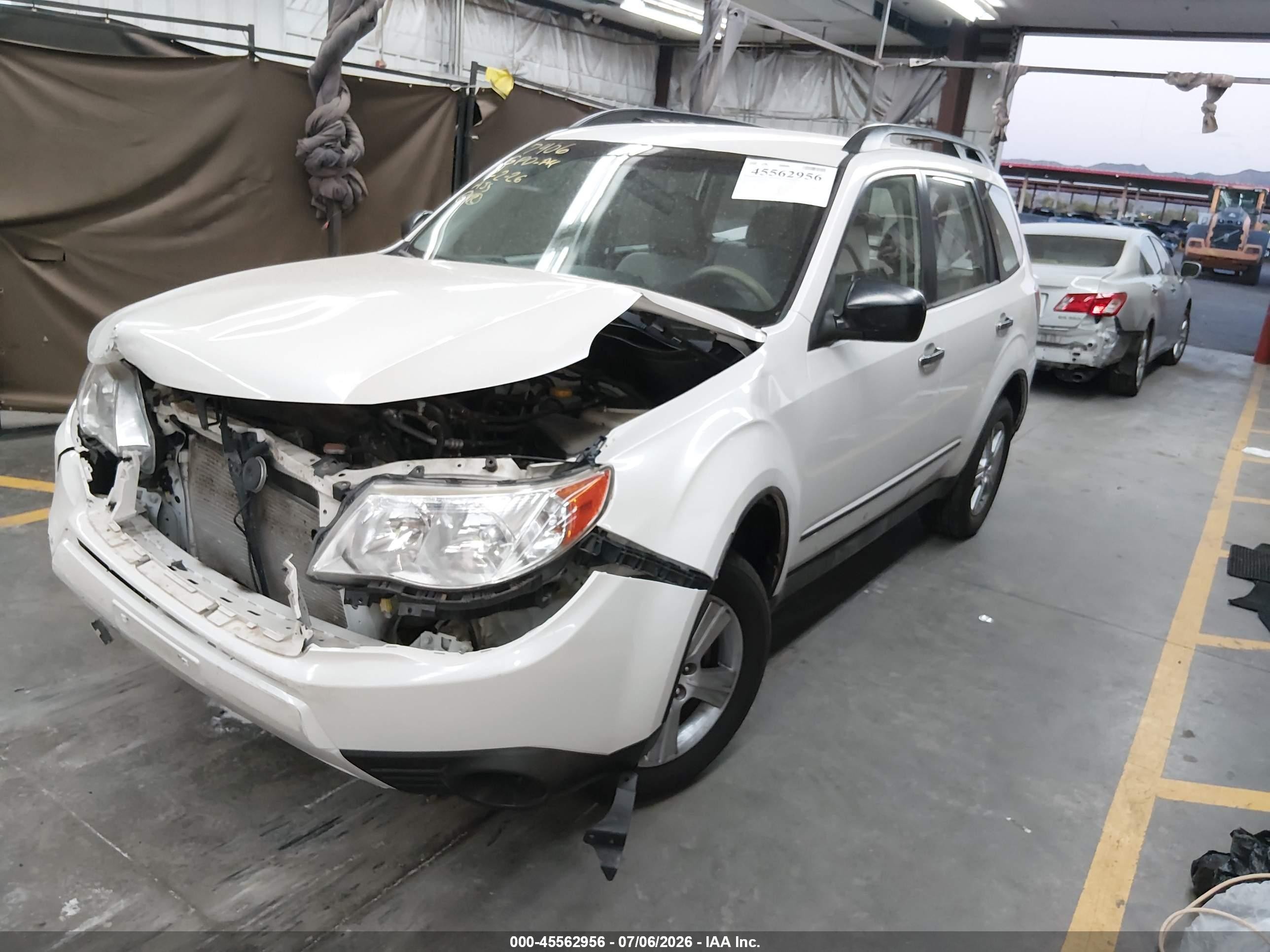 2013 Subaru Forester 2.5x White vin: JF2SHABC1DH442695