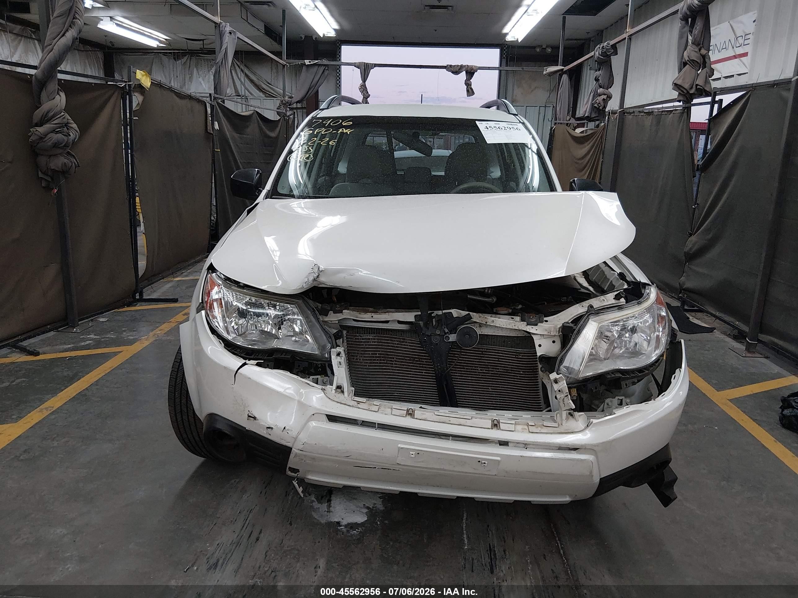 2013 Subaru Forester 2.5x White vin: JF2SHABC1DH442695