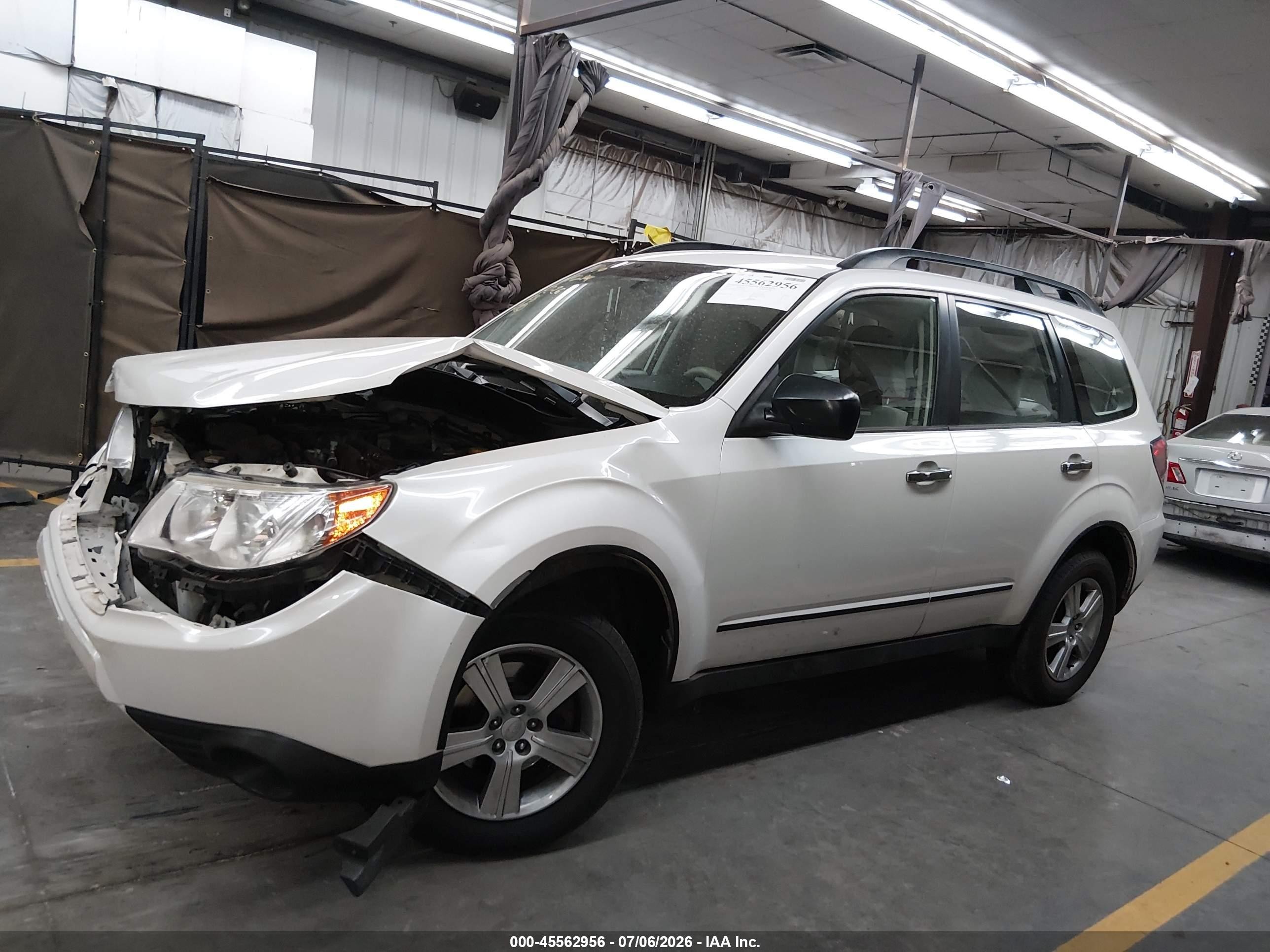 2013 Subaru Forester 2.5x White vin: JF2SHABC1DH442695