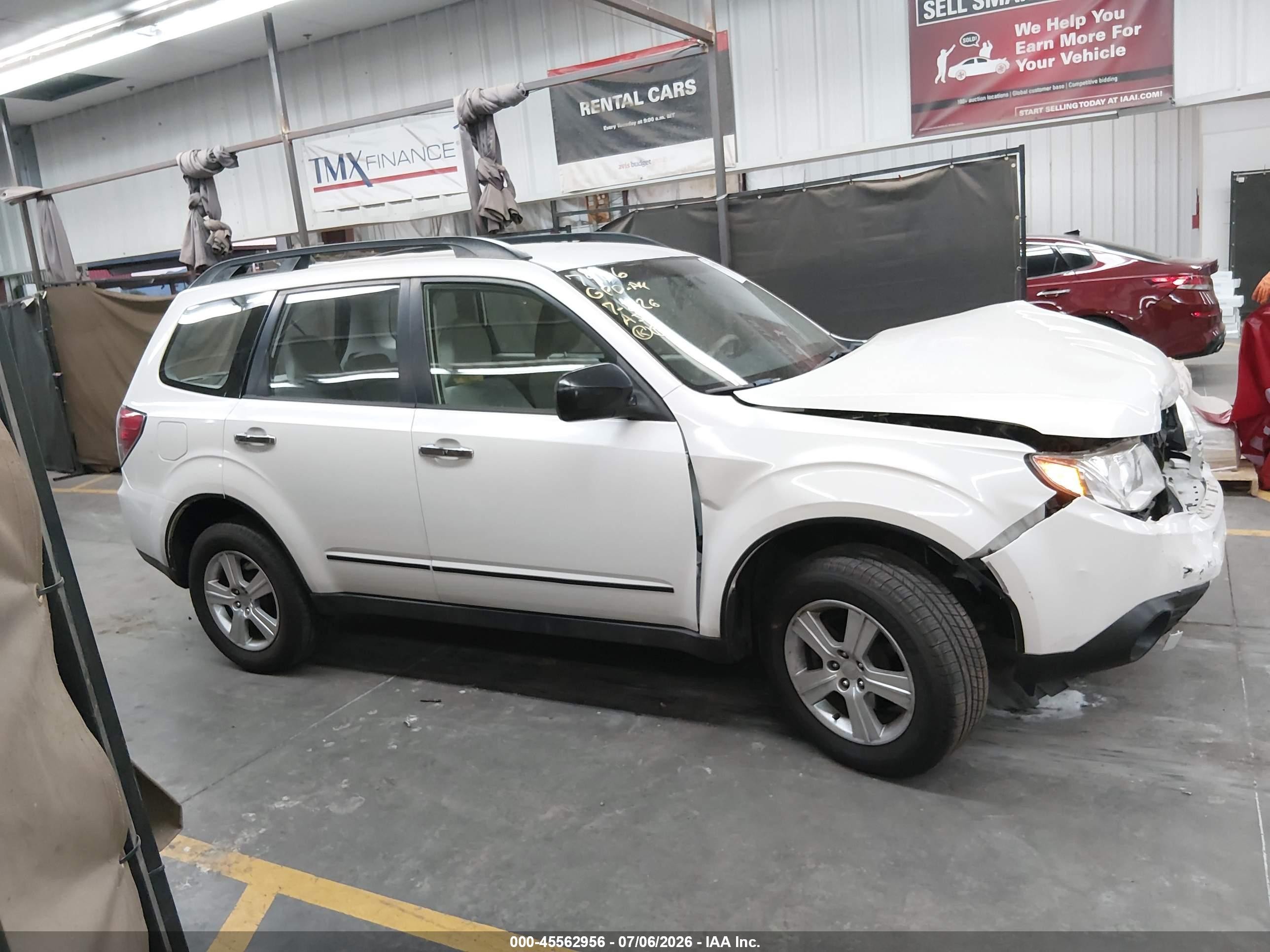 2013 Subaru Forester 2.5x White vin: JF2SHABC1DH442695