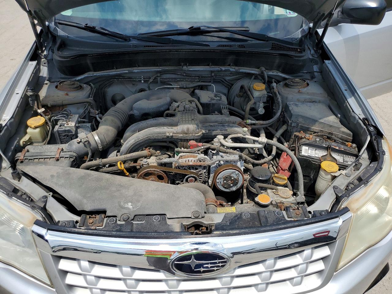 2011 Subaru Forester 2.5x Серебряный vin: JF2SHABC2BH710988