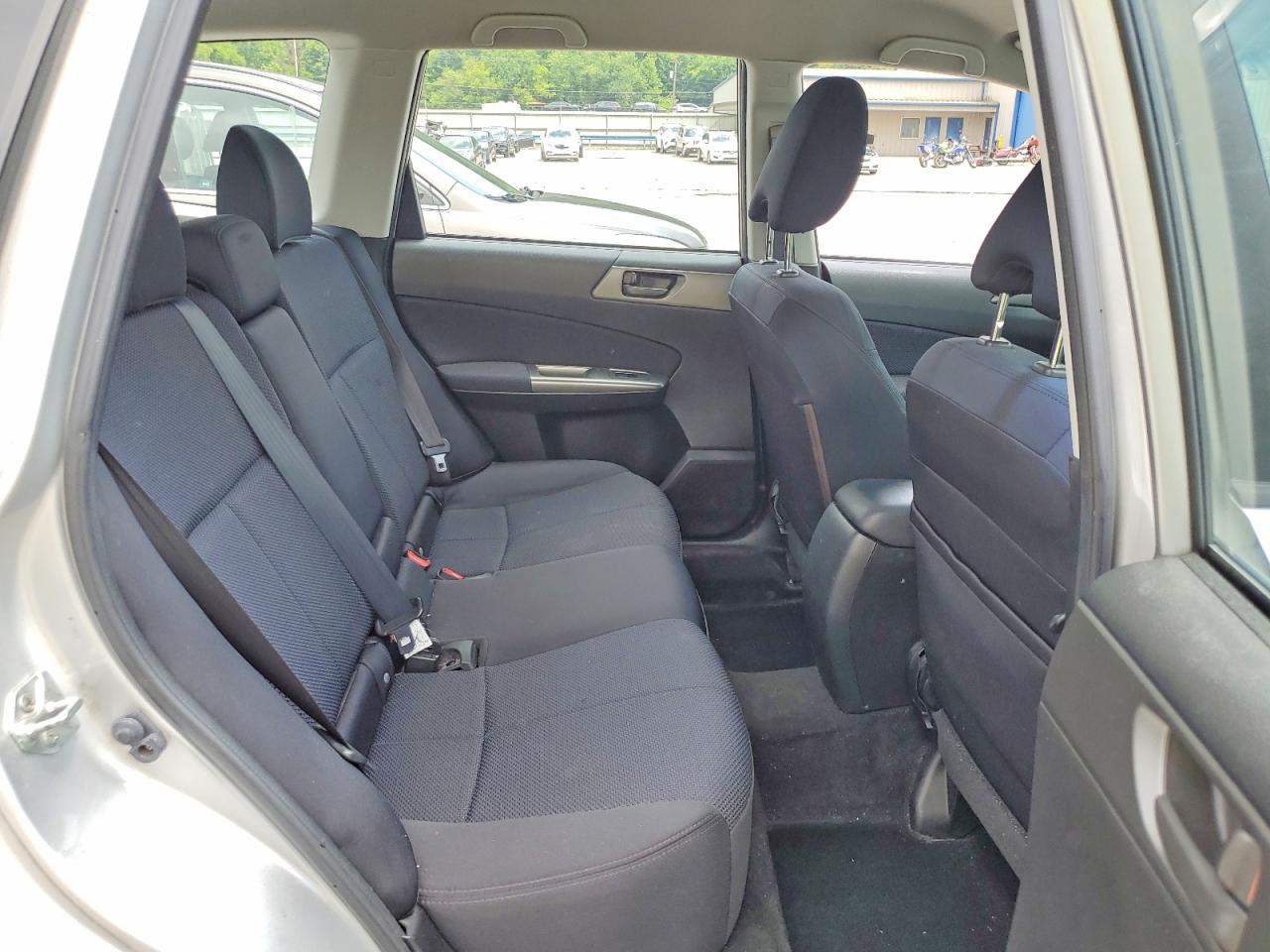 2011 Subaru Forester 2.5x Серебряный vin: JF2SHABC2BH710988
