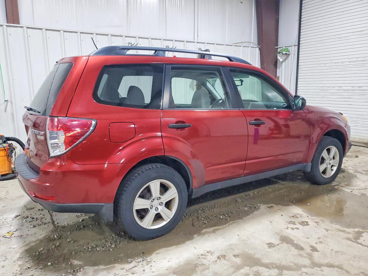 2011 Subaru Forester 2.5x Красный vin: JF2SHABC2BH717035