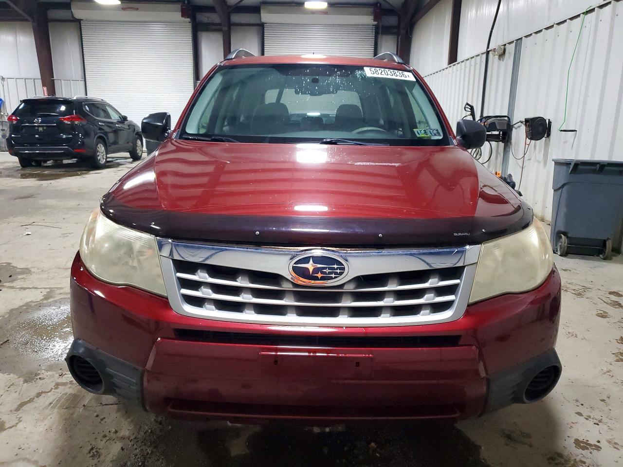 2011 Subaru Forester 2.5x Красный vin: JF2SHABC2BH717035