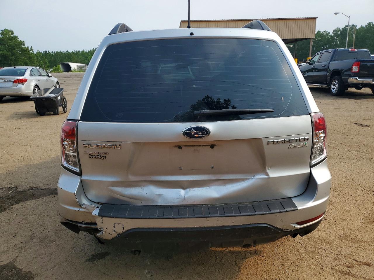 2011 Subaru Forester 2.5x Silver vin: JF2SHABC2BH765375