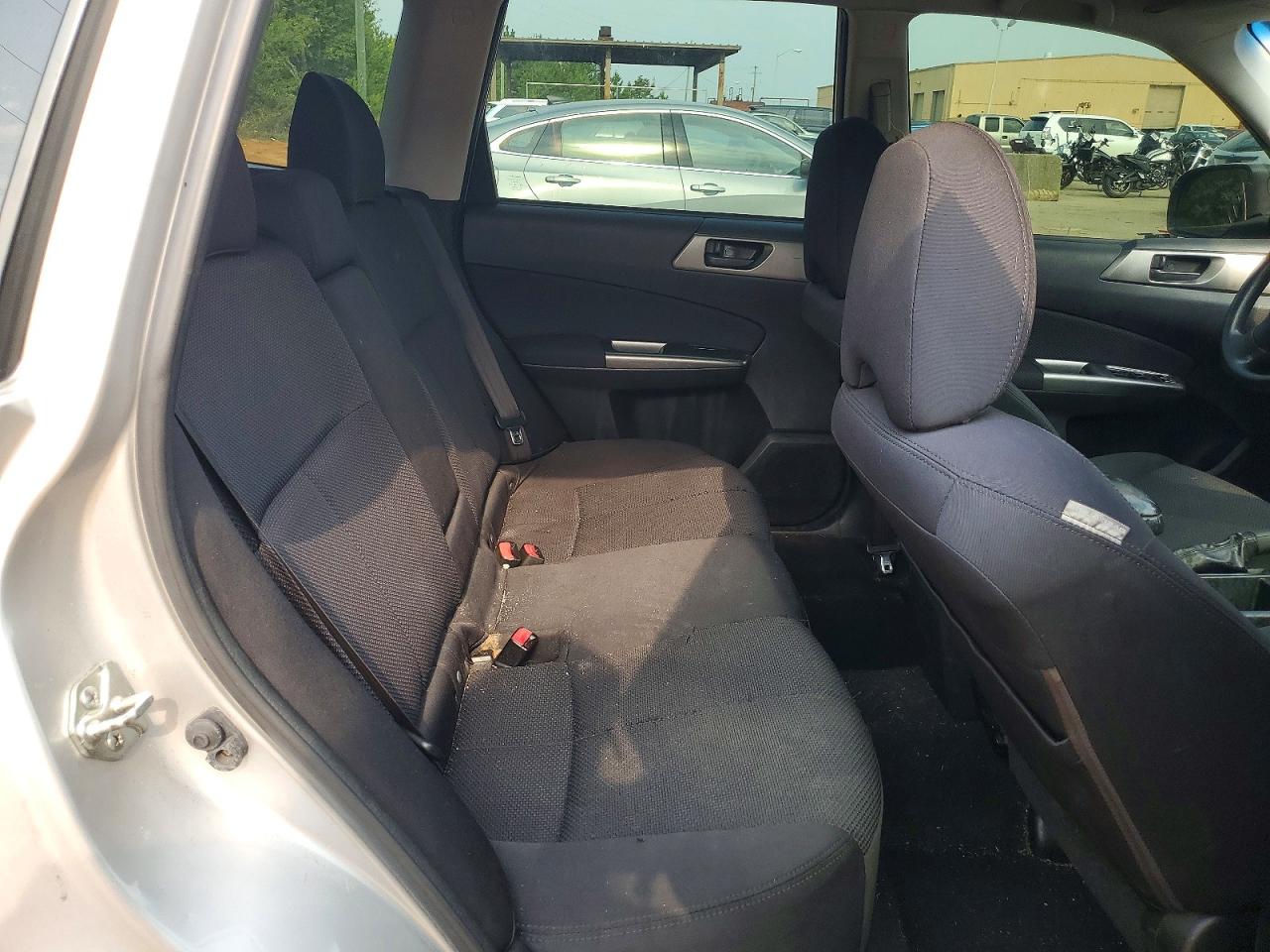 2011 Subaru Forester 2.5x Silver vin: JF2SHABC2BH765375