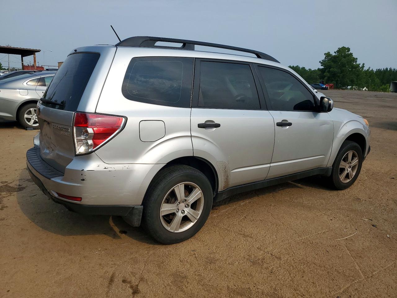 2011 Subaru Forester 2.5x Silver vin: JF2SHABC2BH765375
