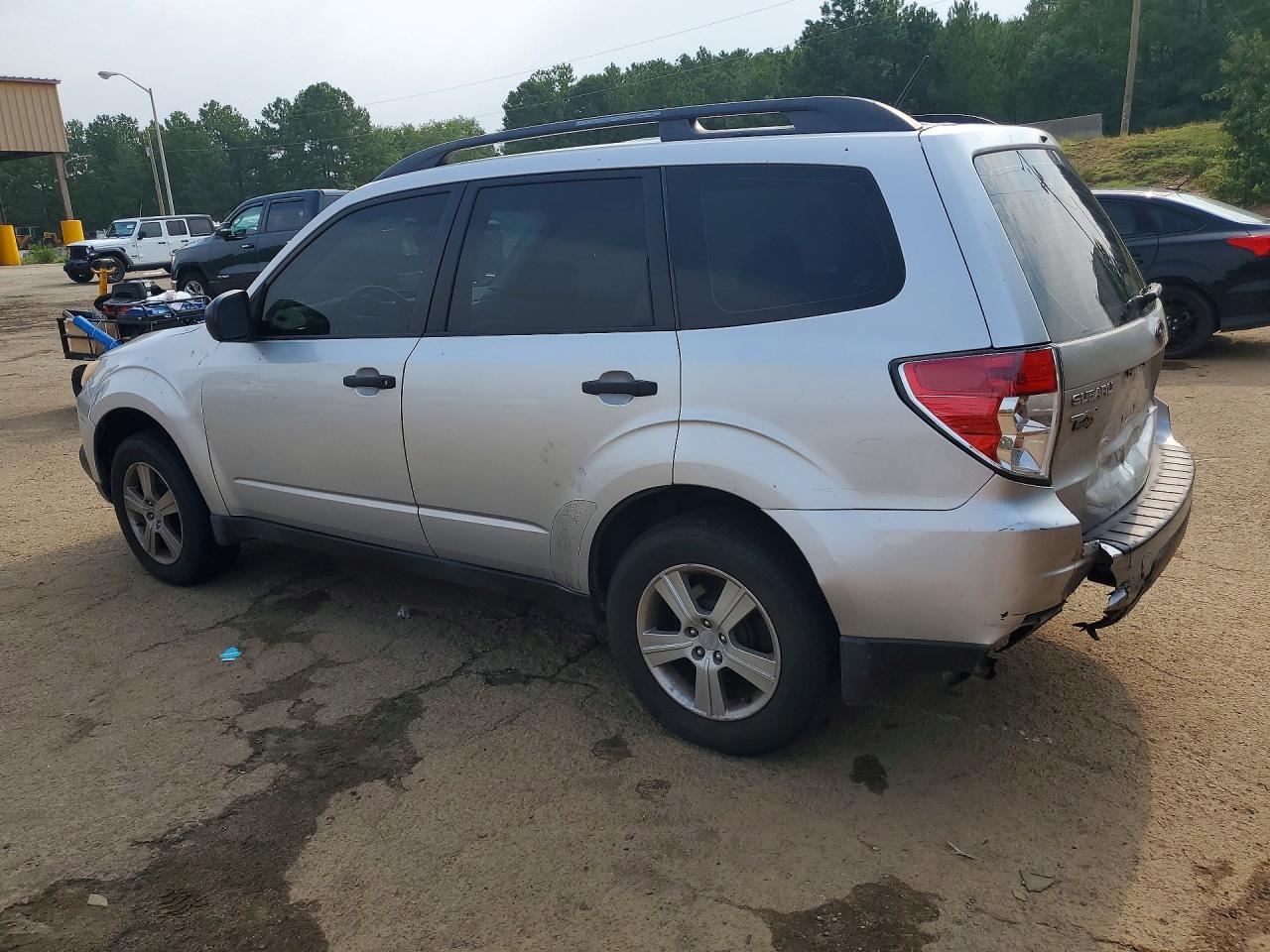 2011 Subaru Forester 2.5x Silver vin: JF2SHABC2BH765375