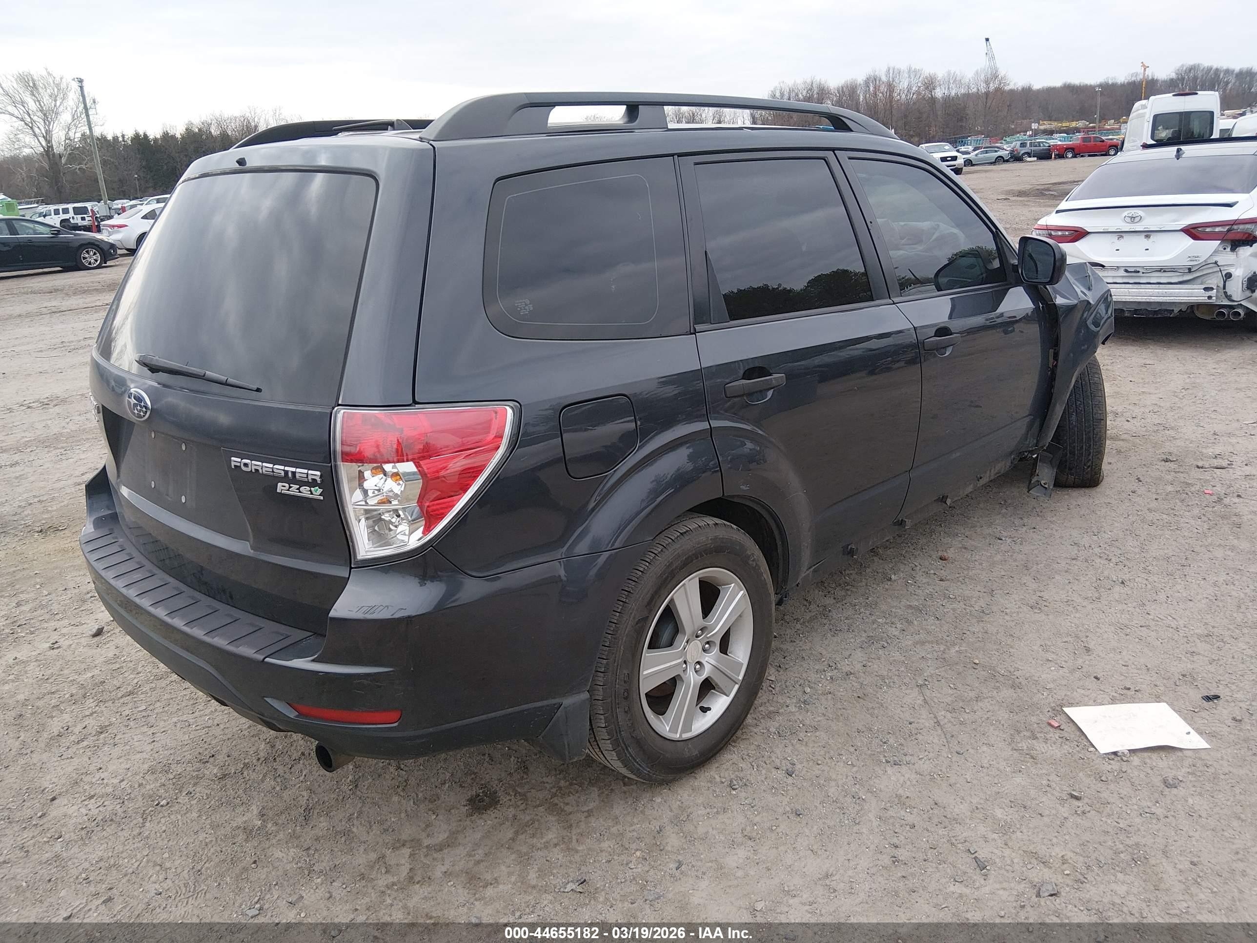 2011 Subaru Forester 2.5x Gray vin: JF2SHABC2BH770950