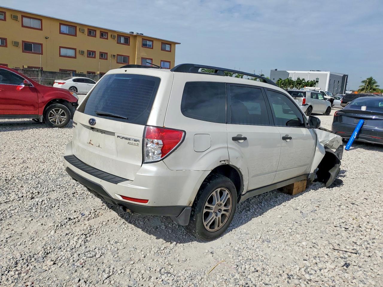 2011 Subaru Forester 2.5x White vin: JF2SHABC2BH778997
