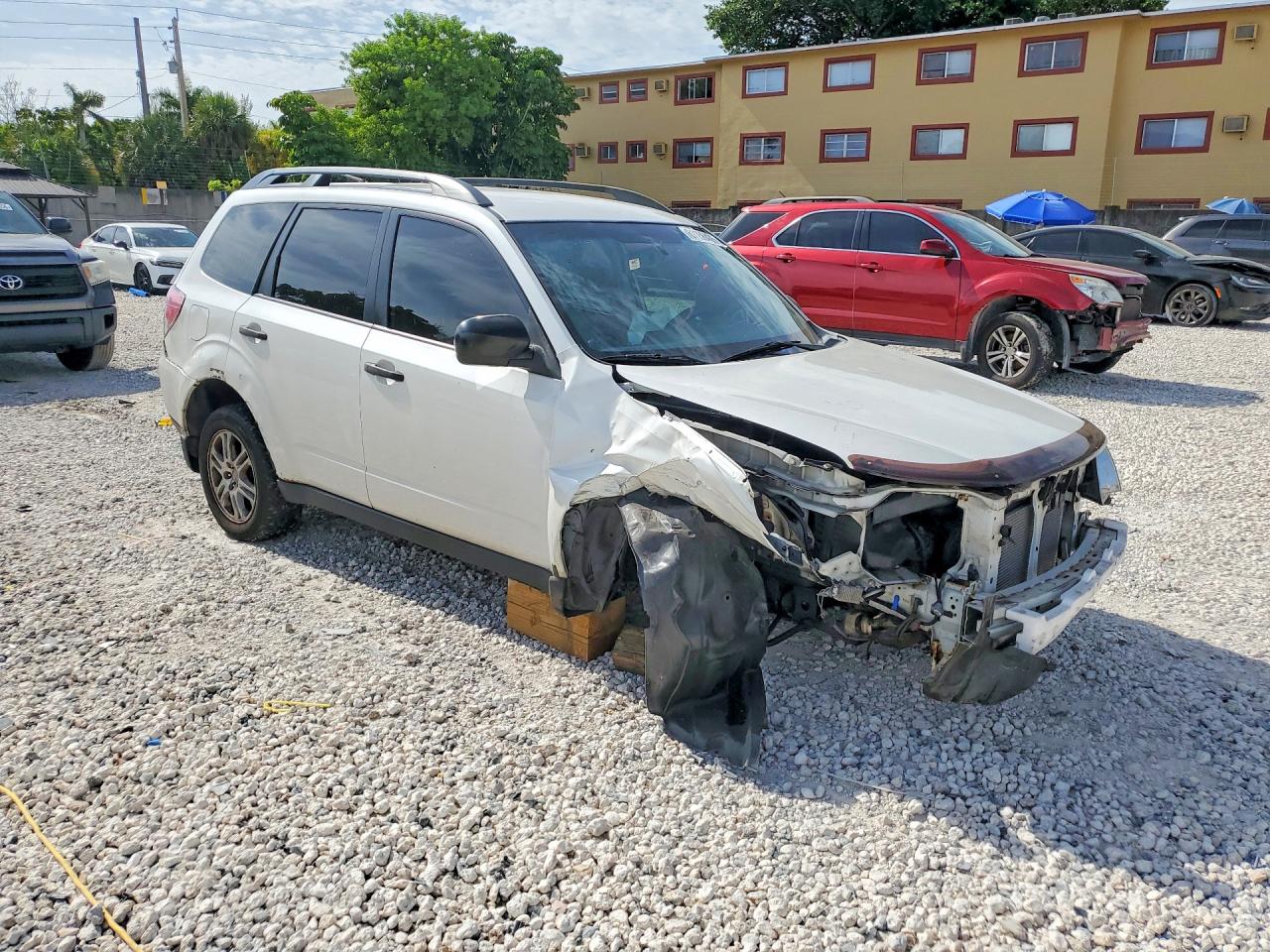 2011 Subaru Forester 2.5x White vin: JF2SHABC2BH778997
