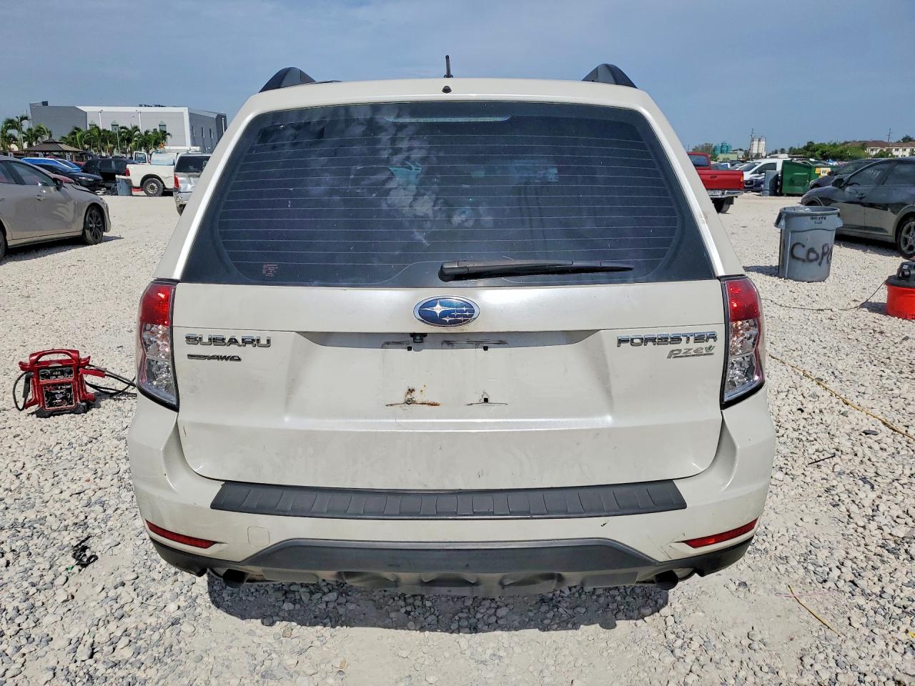 2011 Subaru Forester 2.5x White vin: JF2SHABC2BH778997