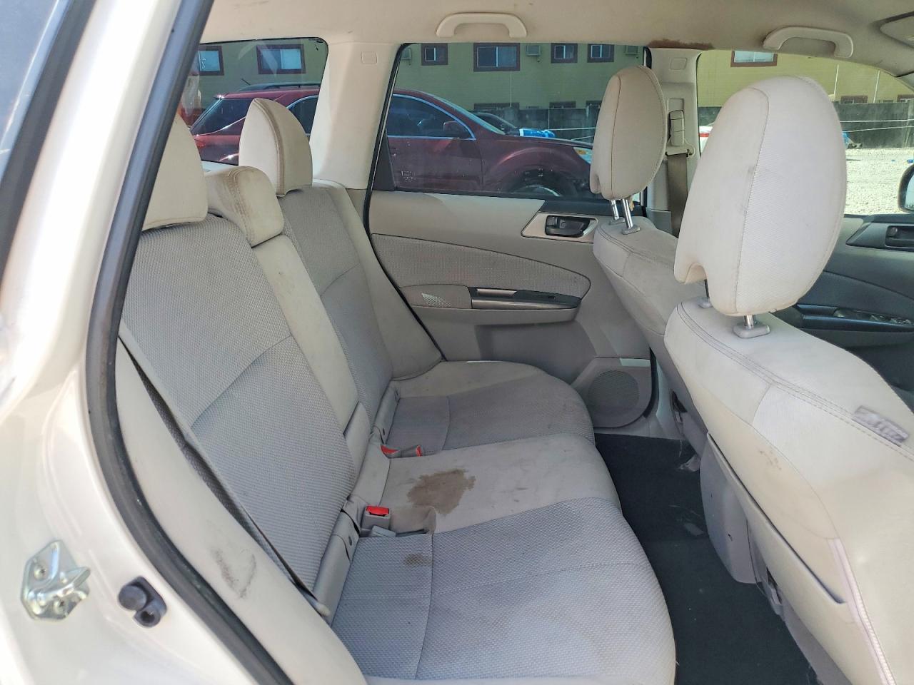 2011 Subaru Forester 2.5x White vin: JF2SHABC2BH778997