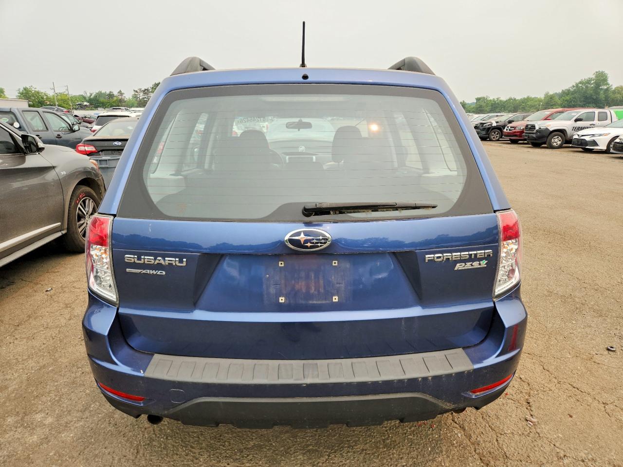 2011 Subaru Forester Blue vin: JF2SHABC2BH780409