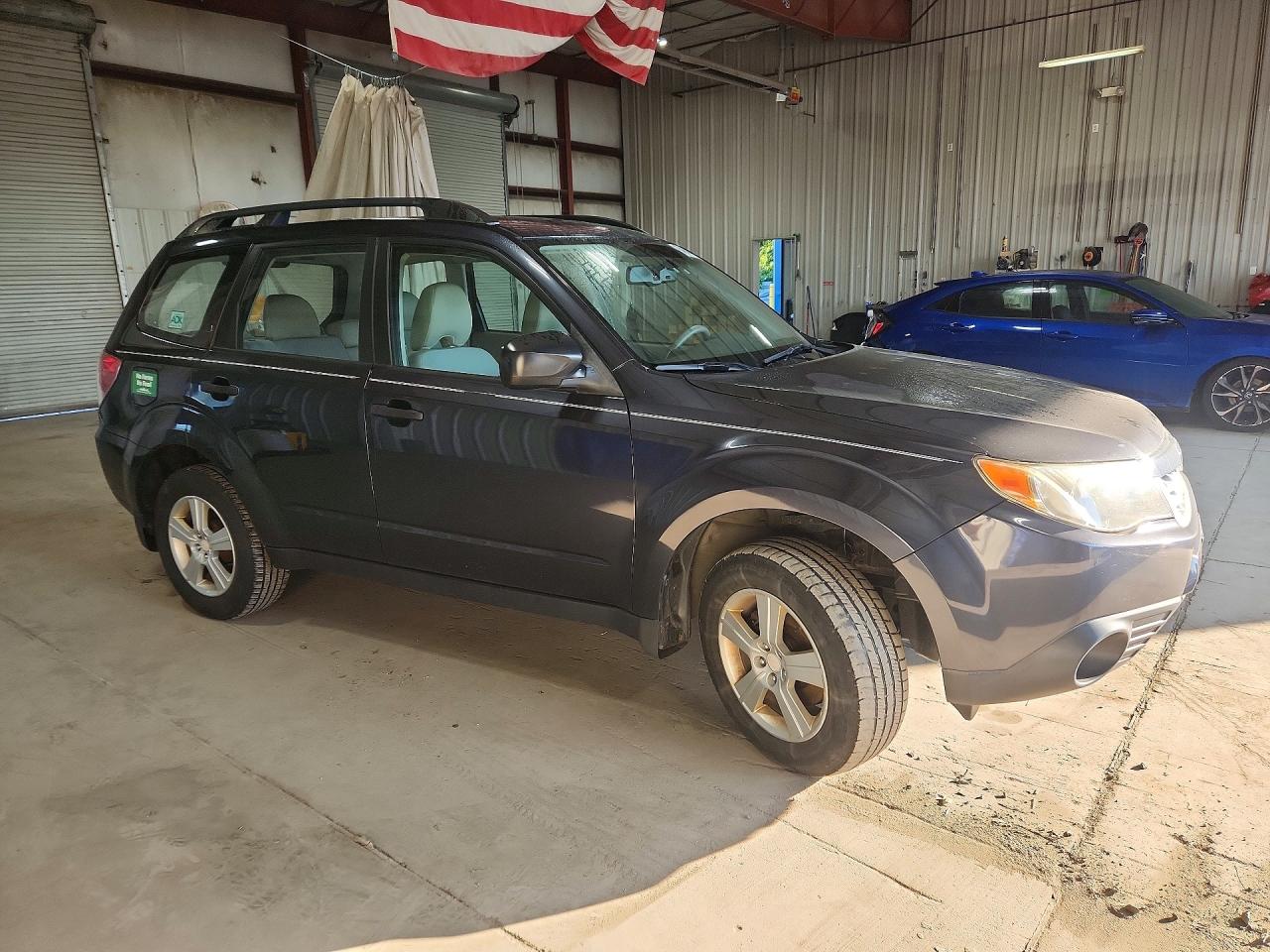 2012 Subaru Forester 2.5x Gray vin: JF2SHABC2CH409171