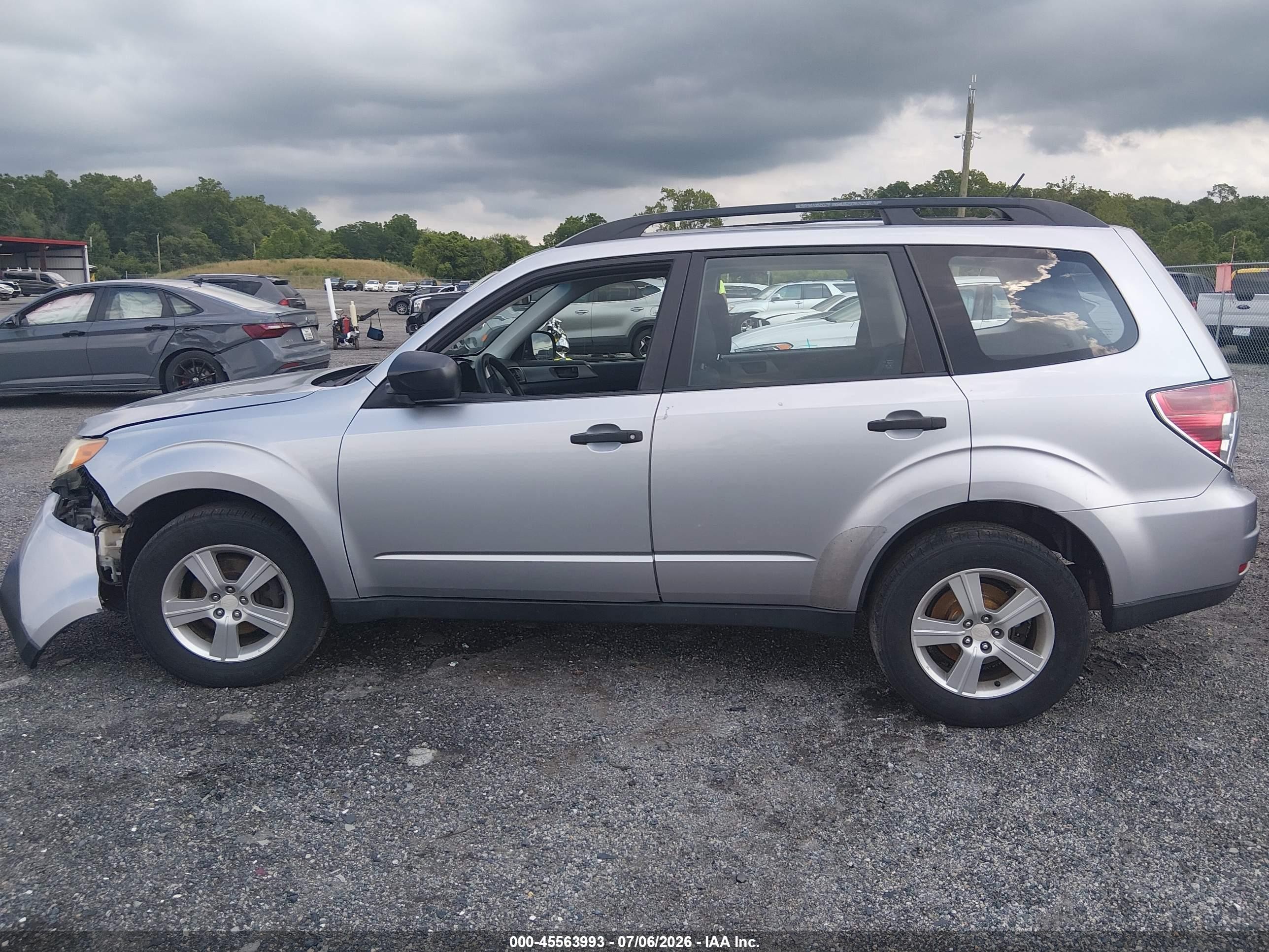 2012 Subaru Forester 2.5x Silver vin: JF2SHABC2CH410823