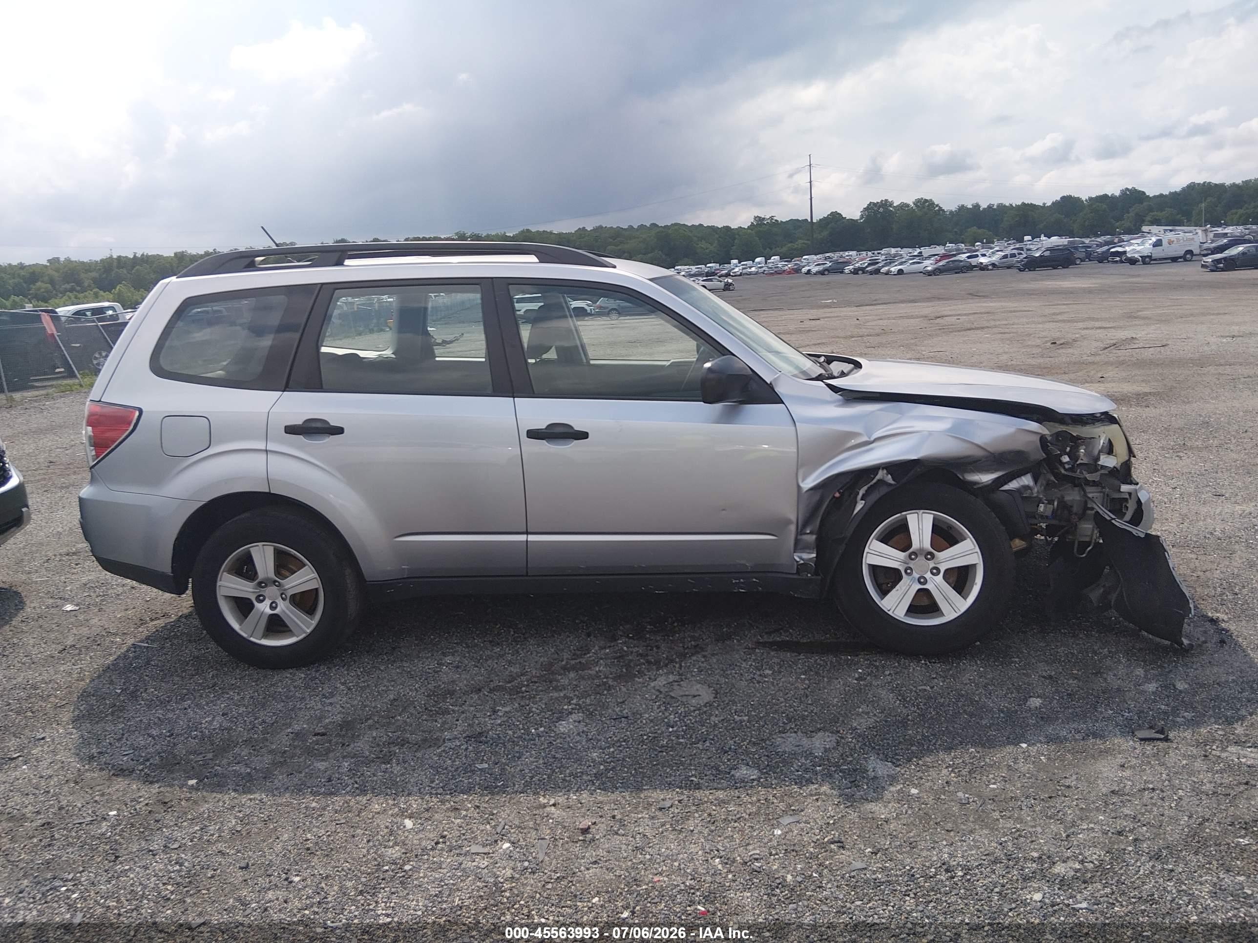 2012 Subaru Forester 2.5x Silver vin: JF2SHABC2CH410823