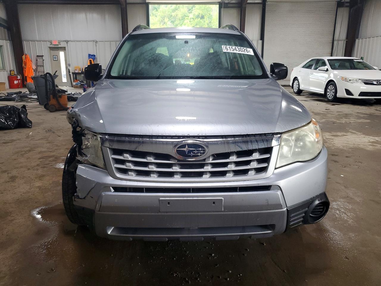 2012 Subaru Forester 2.5x Серебряный vin: JF2SHABC2CH412457