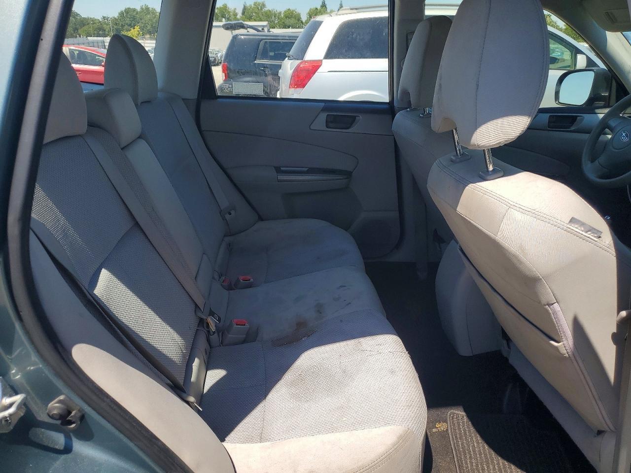 2012 Subaru Forester 2.5x Silver vin: JF2SHABC2CH462582