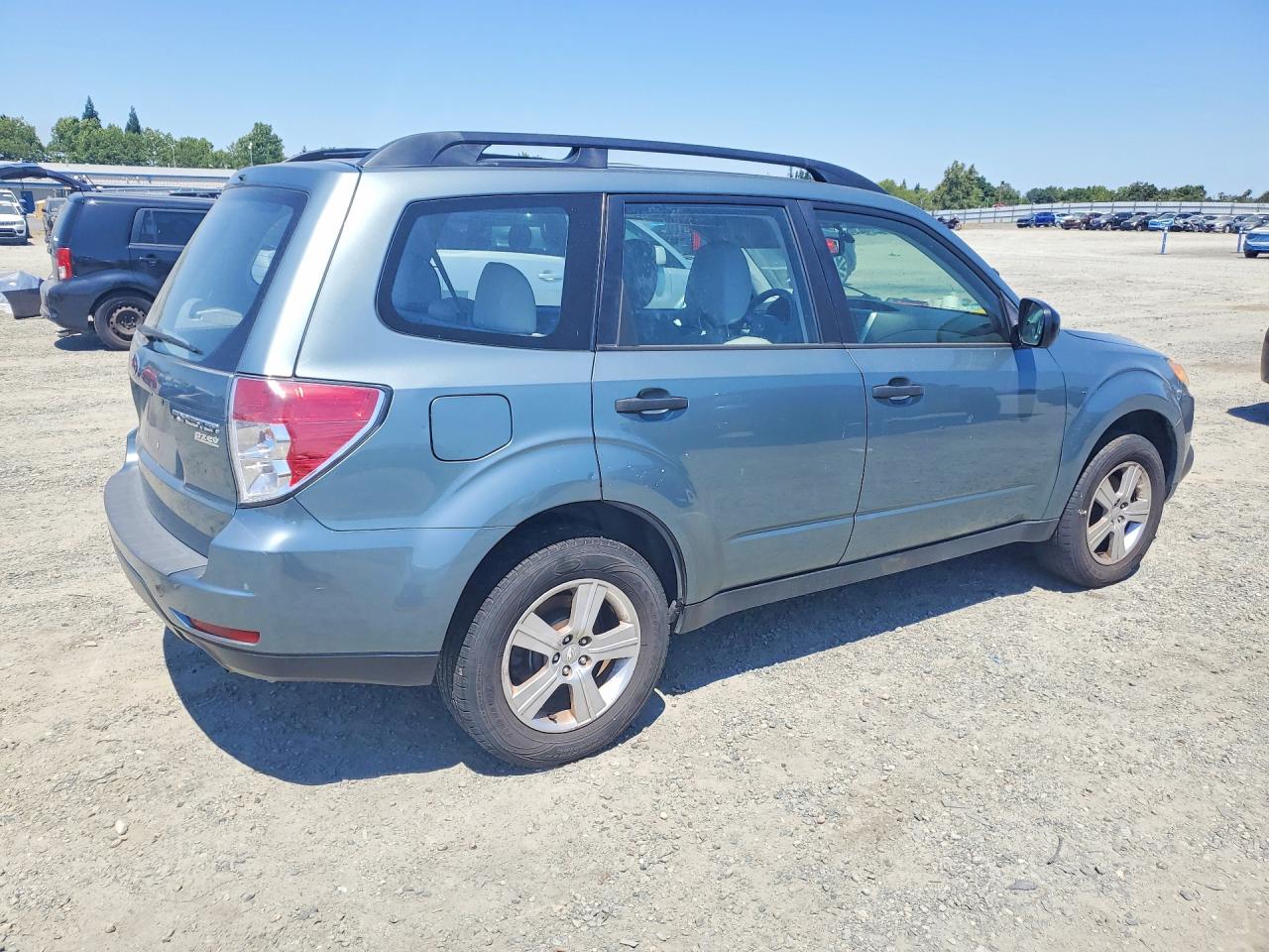 2012 Subaru Forester 2.5x Silver vin: JF2SHABC2CH462582