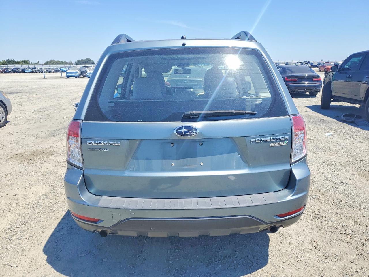 2012 Subaru Forester 2.5x Silver vin: JF2SHABC2CH462582