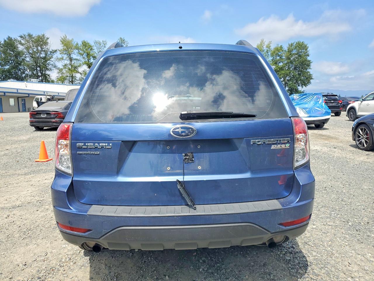 2012 Subaru Forester 2.5x Blue vin: JF2SHABC2CH463277