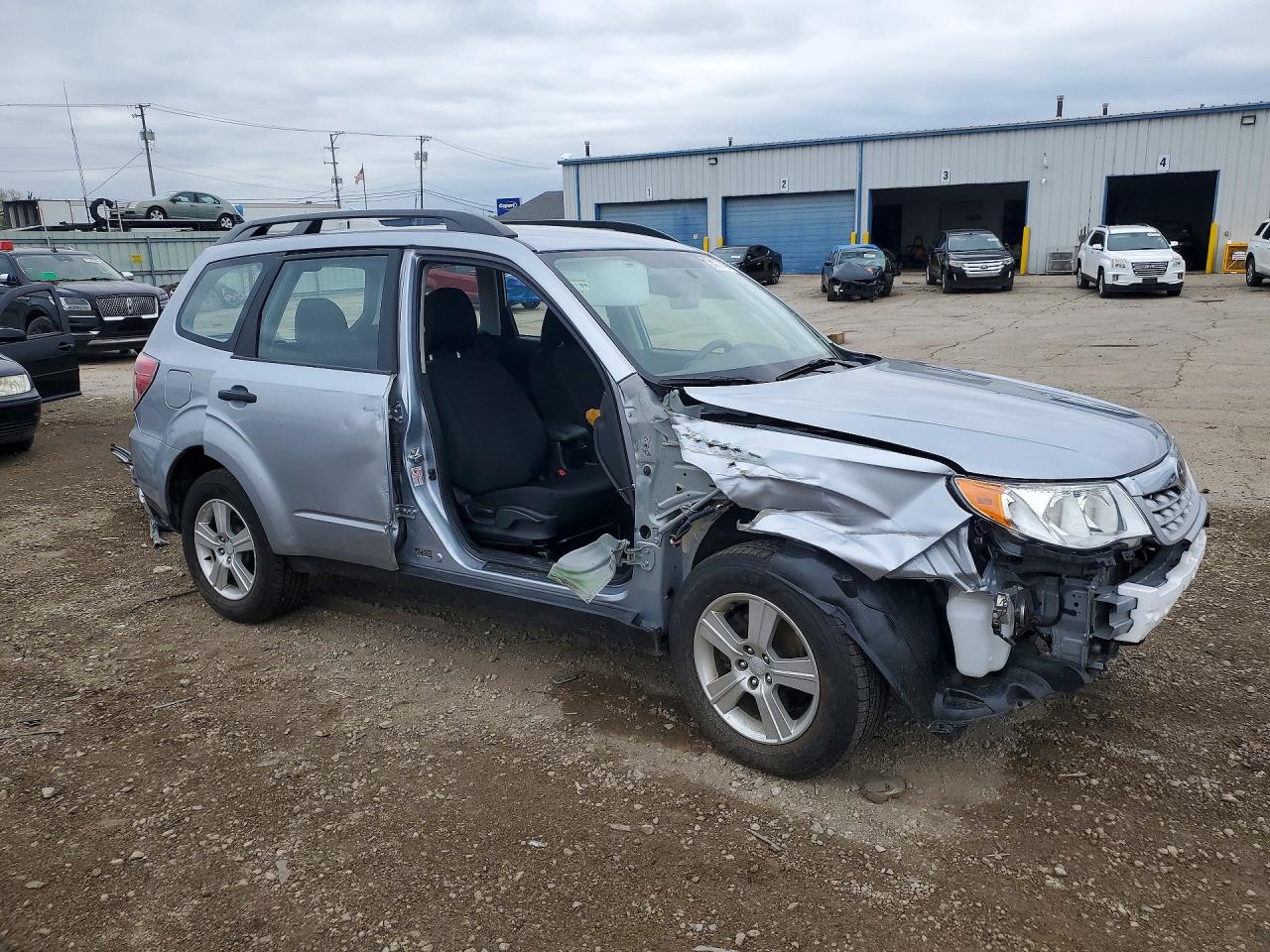 2013 Subaru Forester 2.5x Серебряный vin: JF2SHABC2DH425419